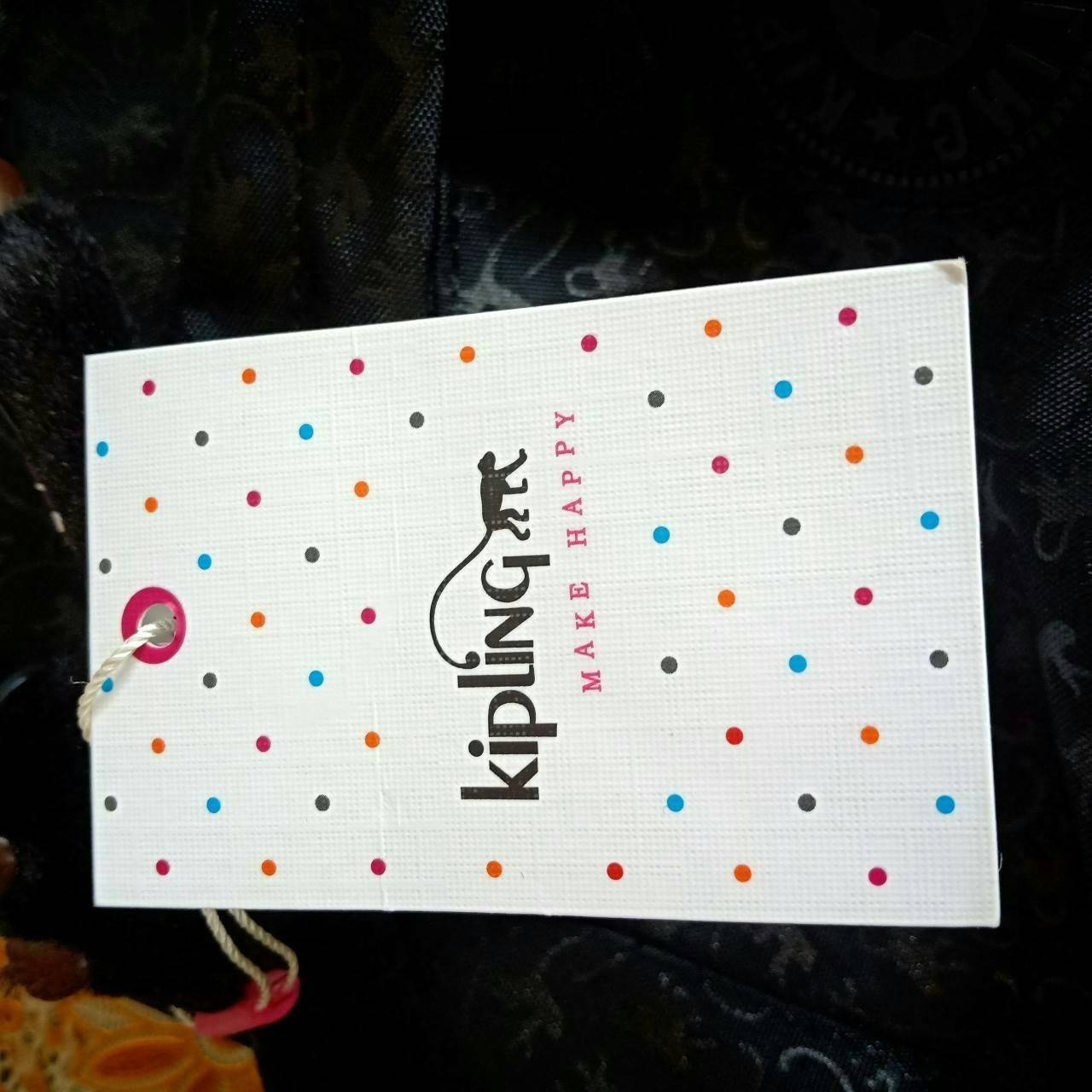 KIPLING 2WAYS MINI BACKPACK 👍กระเป๋าสะพาย2Wayรุ่นใหม่วัสดุ Nylon & Polyester 100% 👍หูหิ้วมีลายปั้มแบรนด์ 👍สายสะพายยาวเลื่อนปรับได้ถอดได้ 👍สามารถถือหรือสะพายได้ จะสะพายไหล่ สะพายเฉียง Crossbody หรือจะคล้องสายเป็นเป้สะพายหลัง