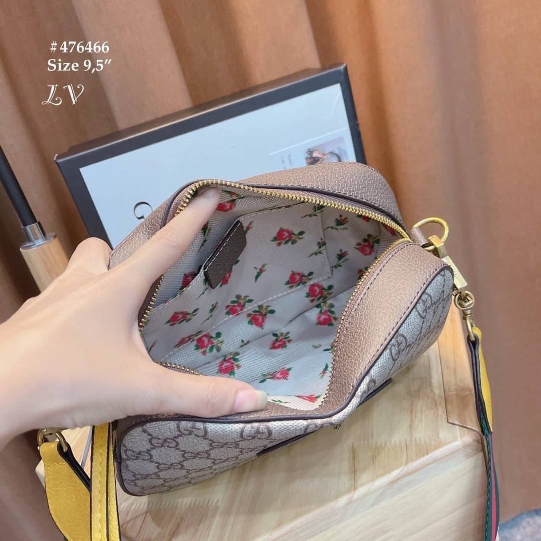GUCCI Neo Vintage GG Supreme messenger bag กระเป๋าสะพายรุ่น unisex ใช้ได้ทั้งชายหญิง วัสดุแคนวาสอย่างดี จุของได้เยอะ ใช้เป็น every ได้เลย