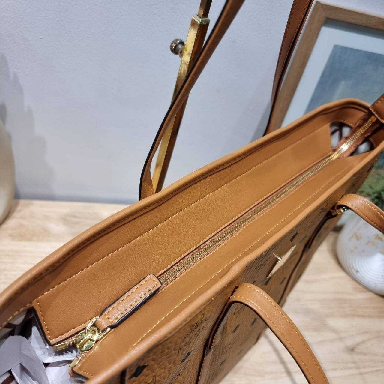 M.C.M MEDIUM TONI SHOPPER กระเป๋าทรงโท้ทใบใหญ่จุใจ เกรดท็อปออริ 1:1 สลับแท้ ใช้งานต่างประเทศได้