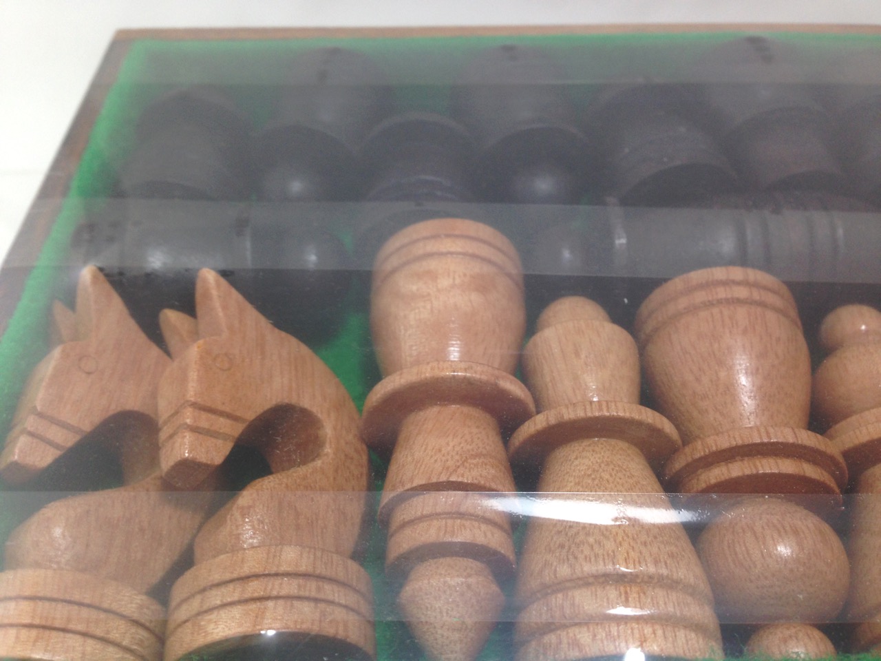 ชุดกระดานหมากรุกสากลไม้ก้ามปูพกพาพร้อมตัวหมากชุดใหญ่ (ขนาด38.5x42 cm)