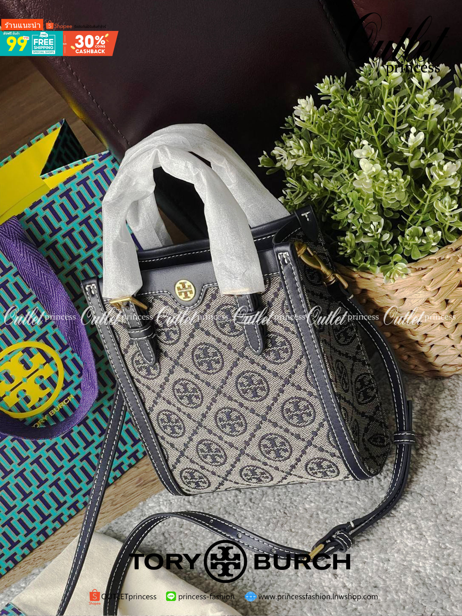 Tory burch t monogram jacquard mini tote ลวดลายT monogram ด้วยโลโก้สุดไอคอนนิคของแบรนด์ โดดเด่นด้วยกราฟฟิคและดีไซน์ ออกมาในหลายรูปแบบหลายคอลเลคชั่น แต่ละคอลเลคชั่นสวยหรูไม่แพ้กัน ทรงมินิโท้ท ขนาดกำลังดี ใช้งานง่าย ก็เป็นอีกหนึ่งรุ่นที่ทันยุคทันสมัยที่สาวๆ