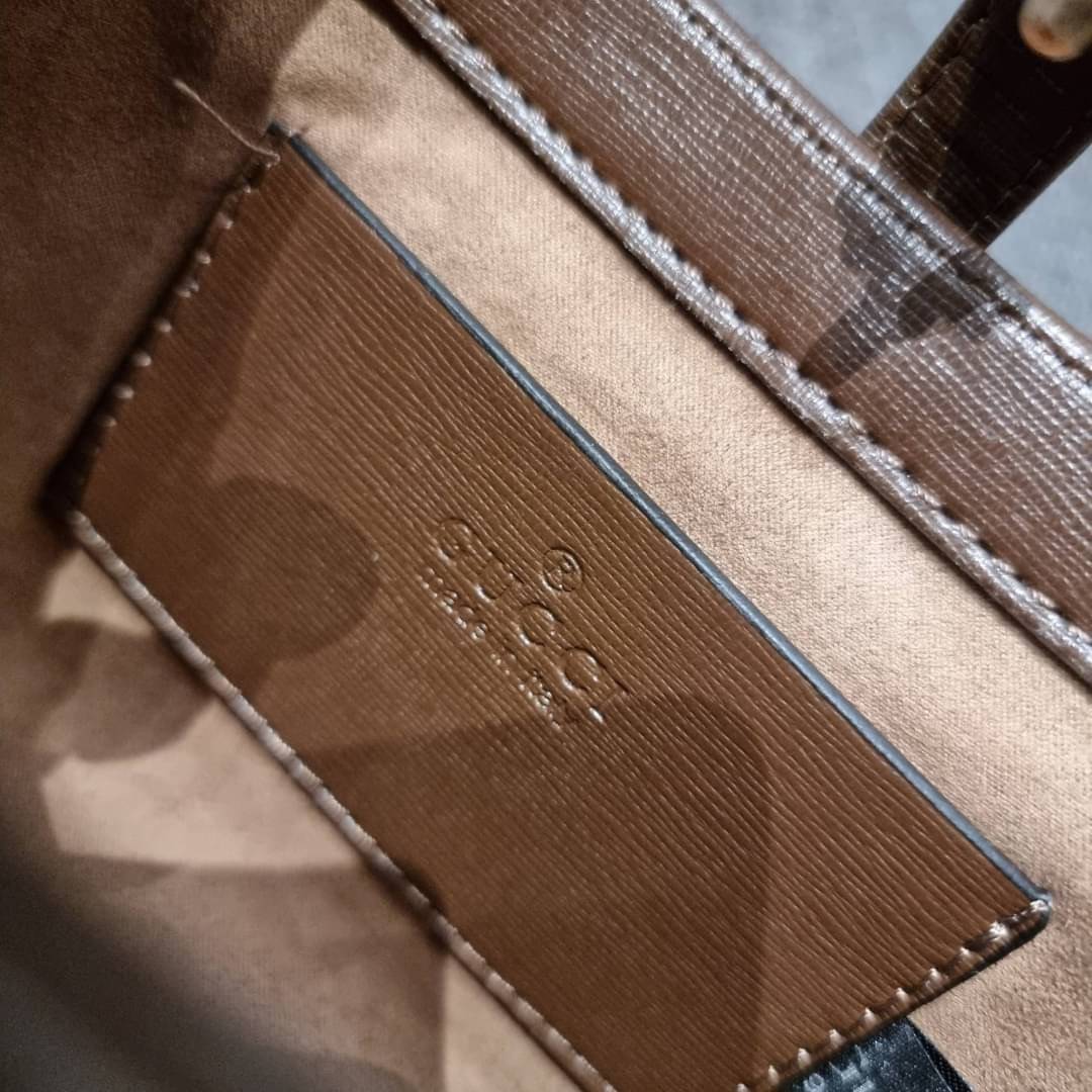 GUCCI Jackie 1961 Mini Hobo Bag GC MULTI BAG น้องคนสวย ใบเล็กแต่สุดว้าว กระเป๋าถือ/สะพายข้างวีไอพี พรีเมี้ยมกิ๊ฟที่จะทำให้หลงรักกันไปแบบสุดๆ น้องน่ารักมีดีเทลแฝงความหรูในตัว วัสดุหนังแคนวาสทนทาน อยู่ทรง ปากกระเป๋ามีตัวล็อค ภายในเป็นช่องโล่ง มีช่องใส่บัตรภ