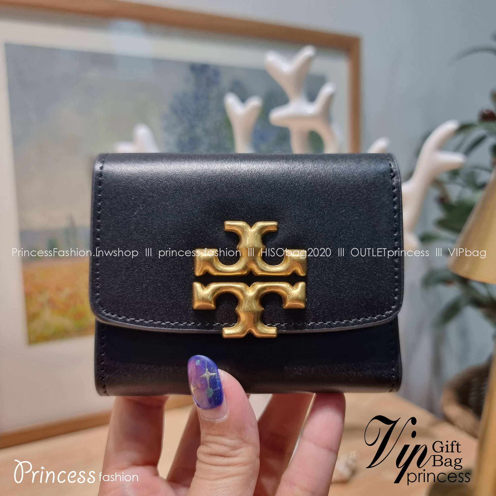Tory wallet bag / TORY BURCH ELEANOR COMPACT WALLET กระเป๋าสตางค์ใบสั้นรุ่นขายดี แบบพับ ตัวมัมตัวแม่มากๆ ดูหรูหราทุกสี ดีไซน์คลาสสิค ขนาดกำลังพอเหมาะ โดดเด่นด้วยโลโก้สีทองดูแพง