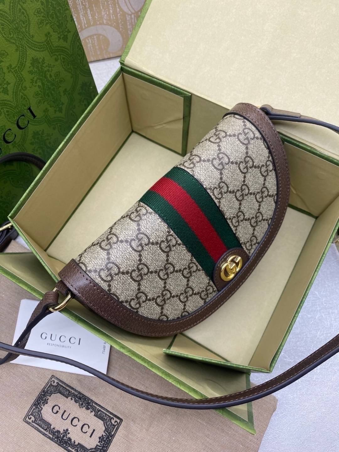 GUCCI OPHIDIA MINI GG SHOULDER BAG กระเป๋าสะพายทรงครึ่งวงกลมผสมผสานกับดีไซน์ร่วมสมัย เกรดท็อปออริจินอล 1:1 สลับแท้ หนังแท้ผสมแคนวาส ใช้งานต่างประเทศได้