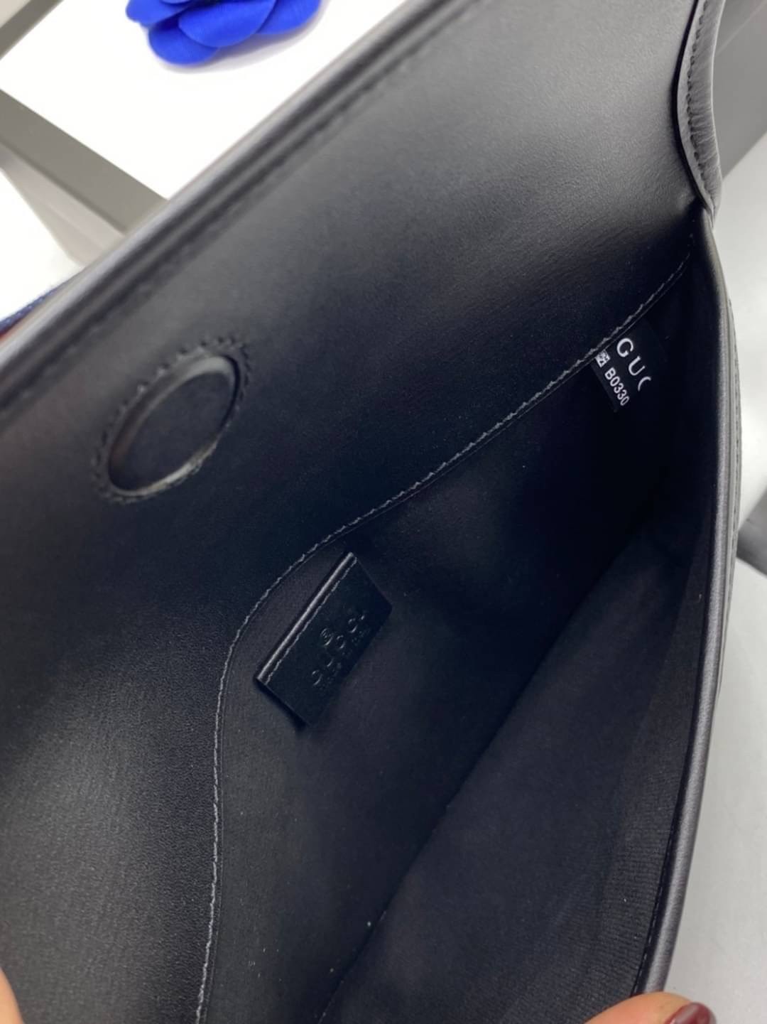 VIP 】หนังแท้ Gucci GG belt bag อีกหนึ่งกระเป๋าคาดอก ที่เป็น unisex และหายากไปอีก ดีไซน์ย้อนยุคยอดฮิต ขนาดกะทัดรัดพกสะดวก วัสดุหนังแคนวาส ทนทาน ภายในเป็นช่องโล่ง ใส่โทรศัพท์ได้ ของจุกๆสำคัญๆได้ สายสะพายปรับได้ตามตัว ใบจริงเห็นแล้วหลงรัก คุ้มค่าที่สุด จัดเล