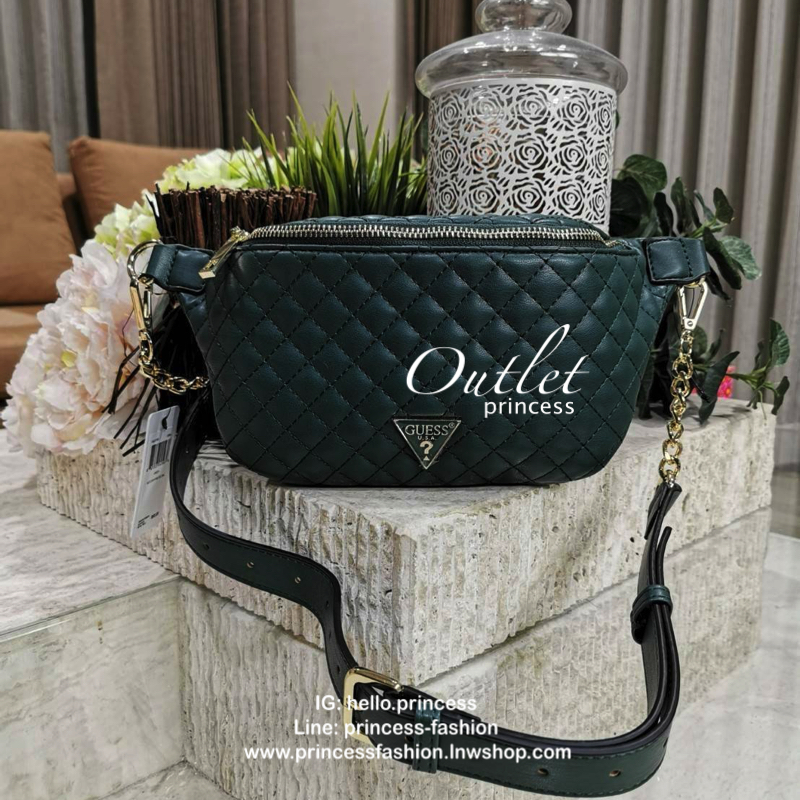 Guess Woman Factory Belt Bag กระเป๋าสะพาย/คาดเอว/คาดอก รุ่นใหม่ดีไซน์ยอดนิยมจาก GUESS FACTORY วัสดุหนังเเกะสังเคราะห์เนื้อหนานิ่มลายตาราง เปิดปิดด้วยซิปสะดวกใช้ ด้านหน้ามีโลโก้ ภายในมีโลโก้และช่องซิป มาพร้อมสายสะพายให้เลือกใช้ถึง2แบบไม่จำเจ ทั้งสายโซ่และส