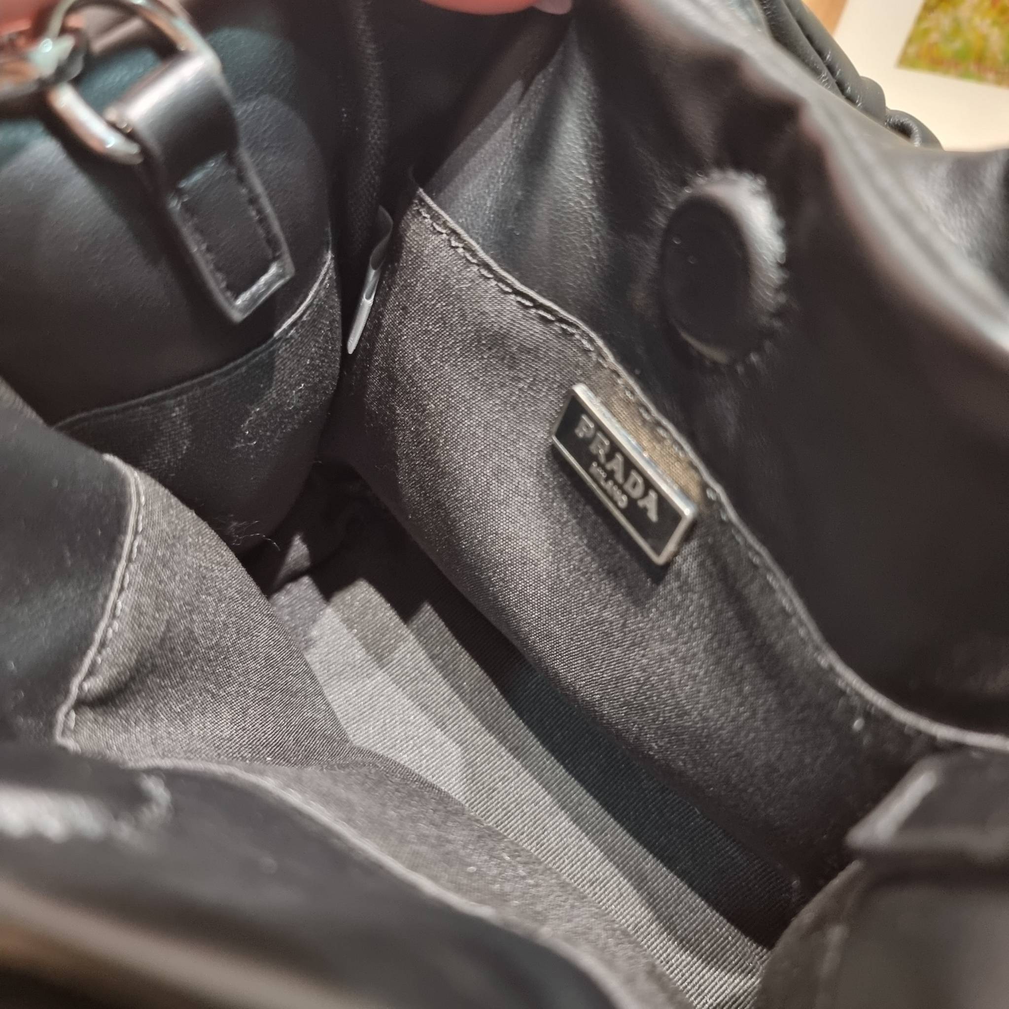 PRADA Small padded Soft nappa-leather bag พร้อมส่ง 4 สี น้องใหม่ล่าสุด กับคอลเลคชั่นที่ทำออกมาตอบโจทย์ได้ทุกไลฟ์สไตล์ **ราคาพิเศษสุดคุ้ม งานสวยเกินราคา