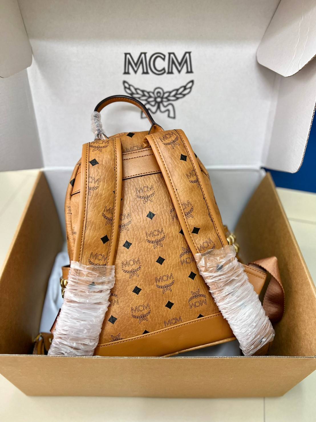 M.C.M Stark Side Studs Backpack in Visetos กระเป๋าเป้คลาสสิก รุ่นที่สามารถใช้งานได้ตลอดทั้งวันและได้ทั้งชาย/หญิง 🧡เกรดท็อปออริ เทียบแท้ 1:1 เกรดดีสุด ใช้งานต่างประเทศได้