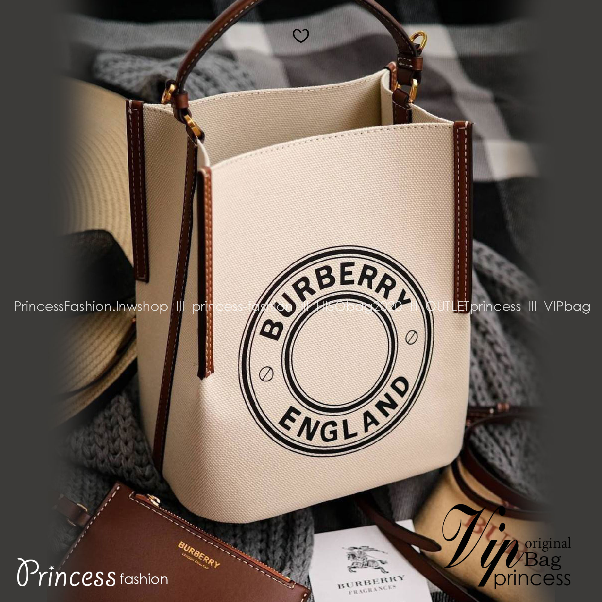 BURBERRY FRAGRANCES CROSSBODY BUCKET BAG กระเป๋าทรงบัคเก็ต รุ่นวินเทจสวยหรูอยู่ทรง มาพร้อมกระเป๋าคลัชใบเล็กสีน้ำตาลเข้าชุด จุของได้เยอะ งานจริงสวยน่าใช้มากๆ