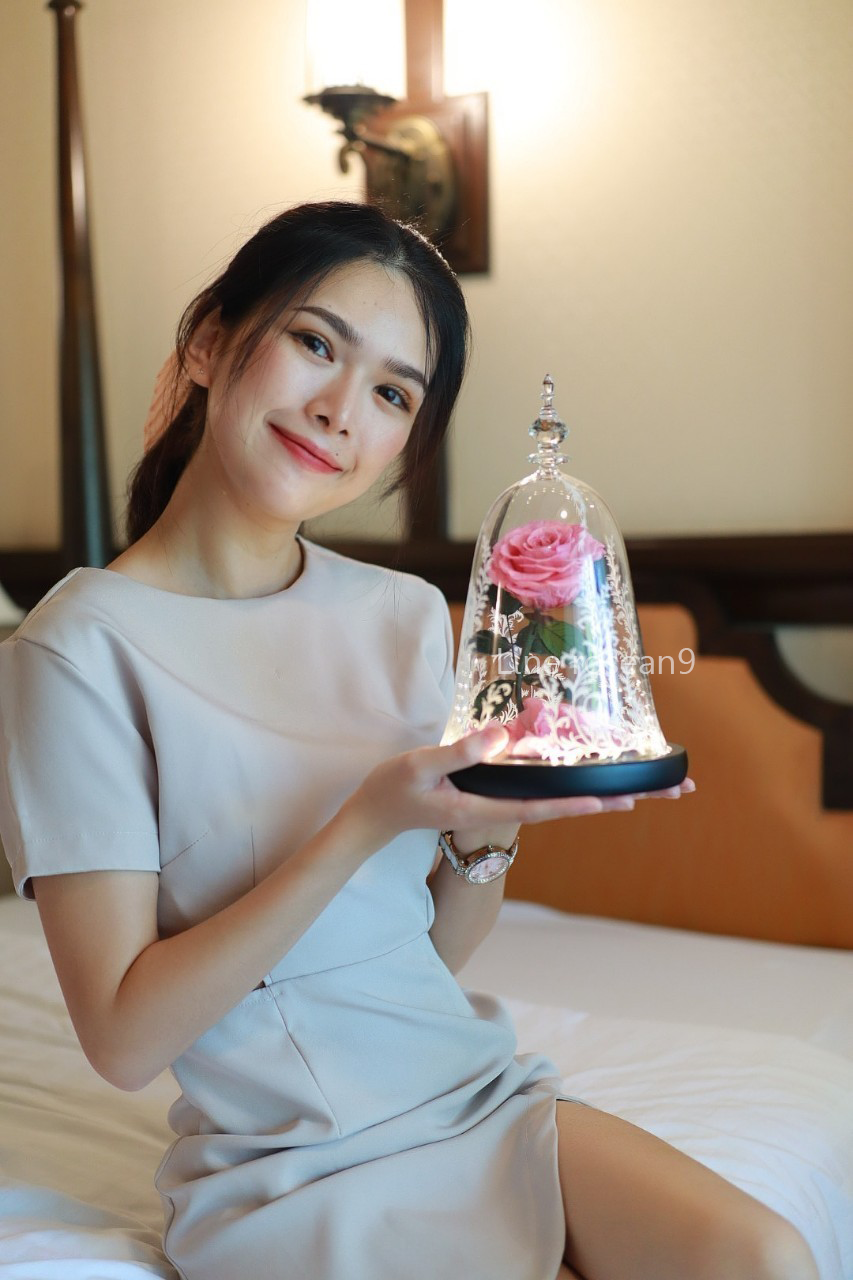 กุหลาบในโดมแก้ว Bell