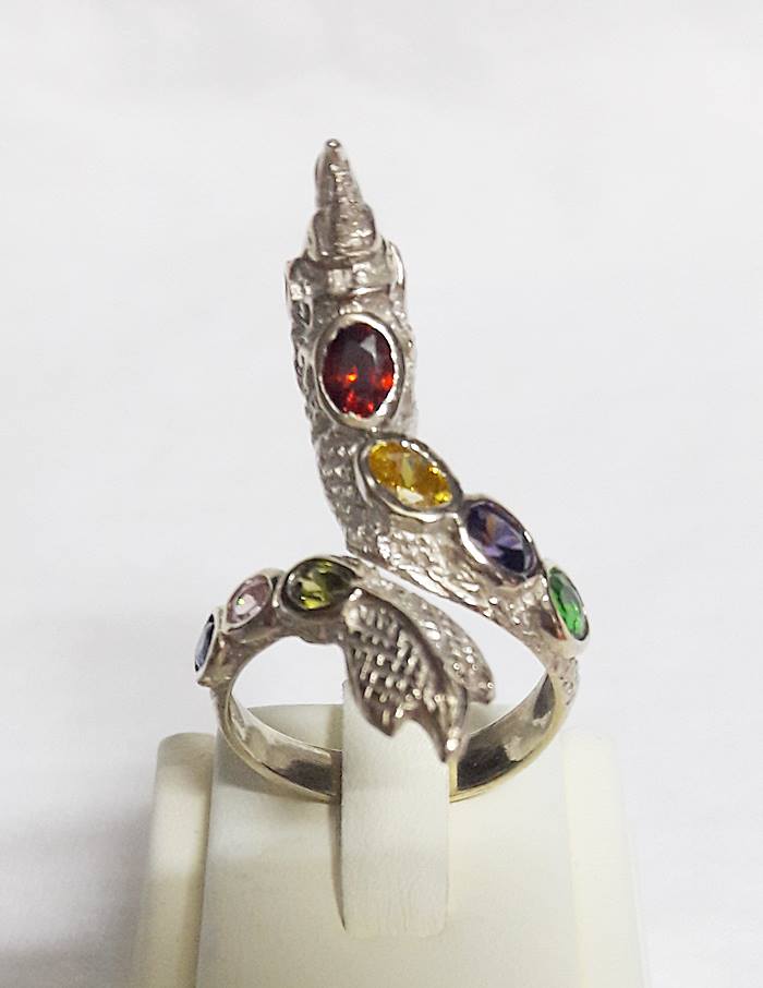 สินค้าหมดค่ะ แหวนพญานาคทองขาวประดับพลอย7สี เสริมอำนาจวาสนาค่ะ