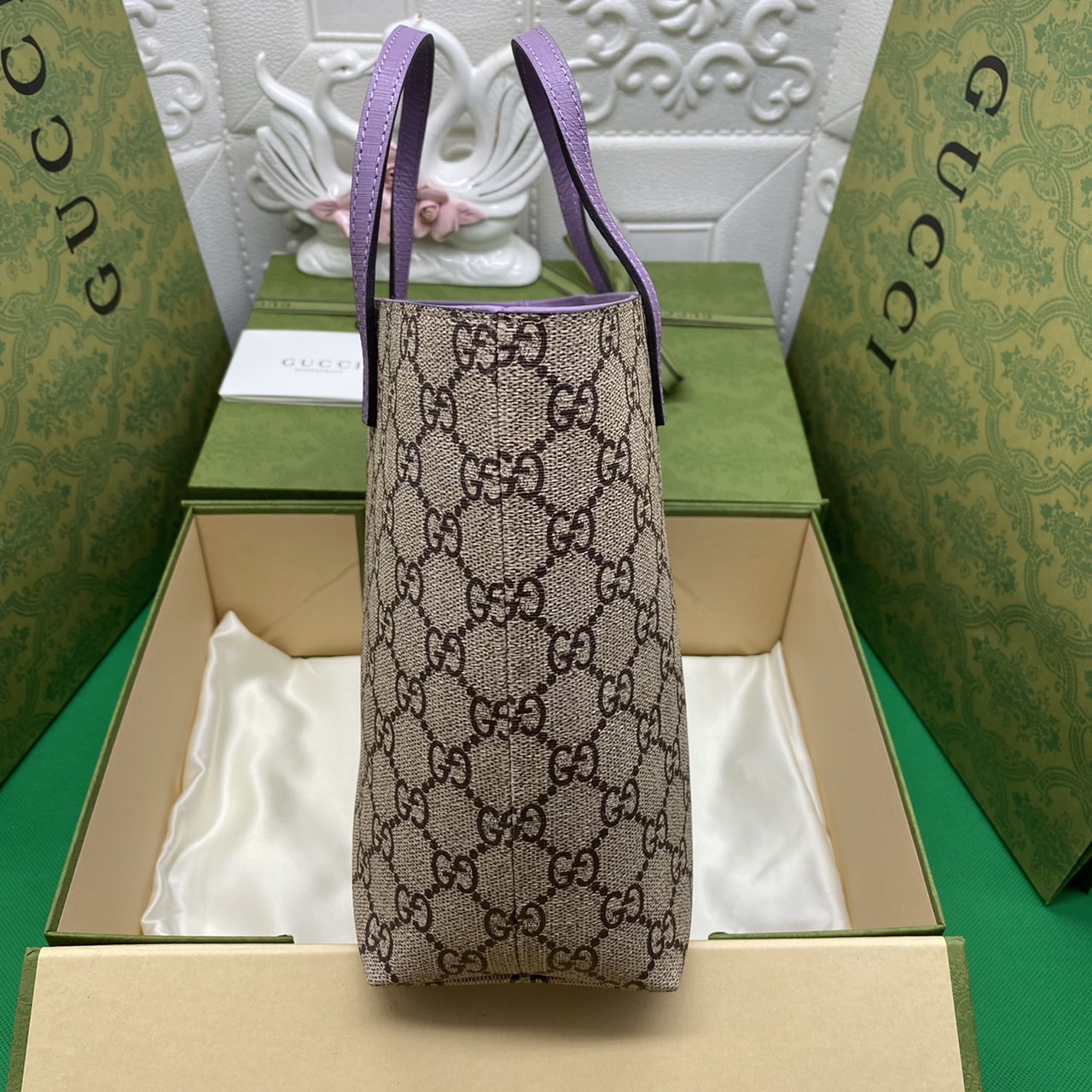 (รวมแบบ) หนังแท้ GUCCI Animal-Friendly Gucci Kid GG Supreme Tote Bag ลายใหม่น่ารักมากเลยค่าา งานหนังแท้ทรงตั้งสวย ขนาดกะทัดรัด จุของได้เยอะ ใช้ได้ทั้งเด็กและผู้ใหญ่ น่ารักมากค่ะ