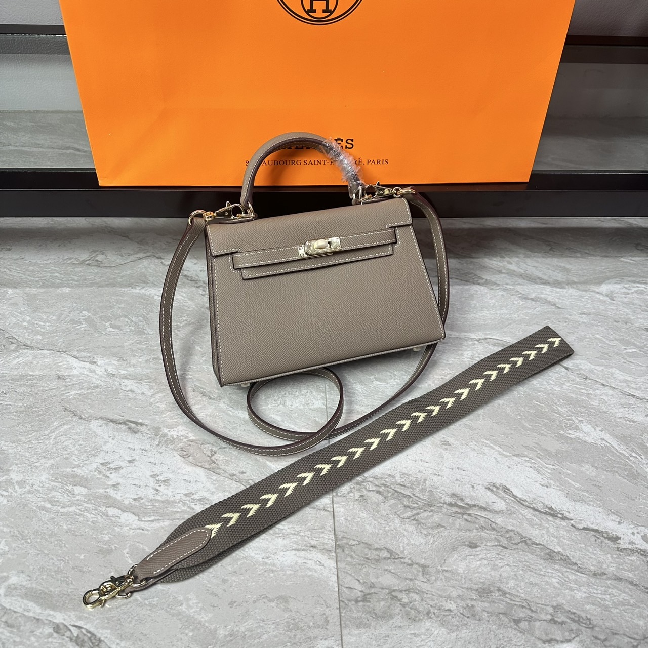 ORI หนังแท้ | Hermes Mini Kelly Pochette 20cm จิ๋วแต่แจ๋ว ราคาพุ่งยิ่งกว่าทอง พร้อมสายสปอร์ต กระเป๋าสะพายที่สุดแห่งหรูหราลัคชู นิยามของความสง่างามเหนือกาลเวลา