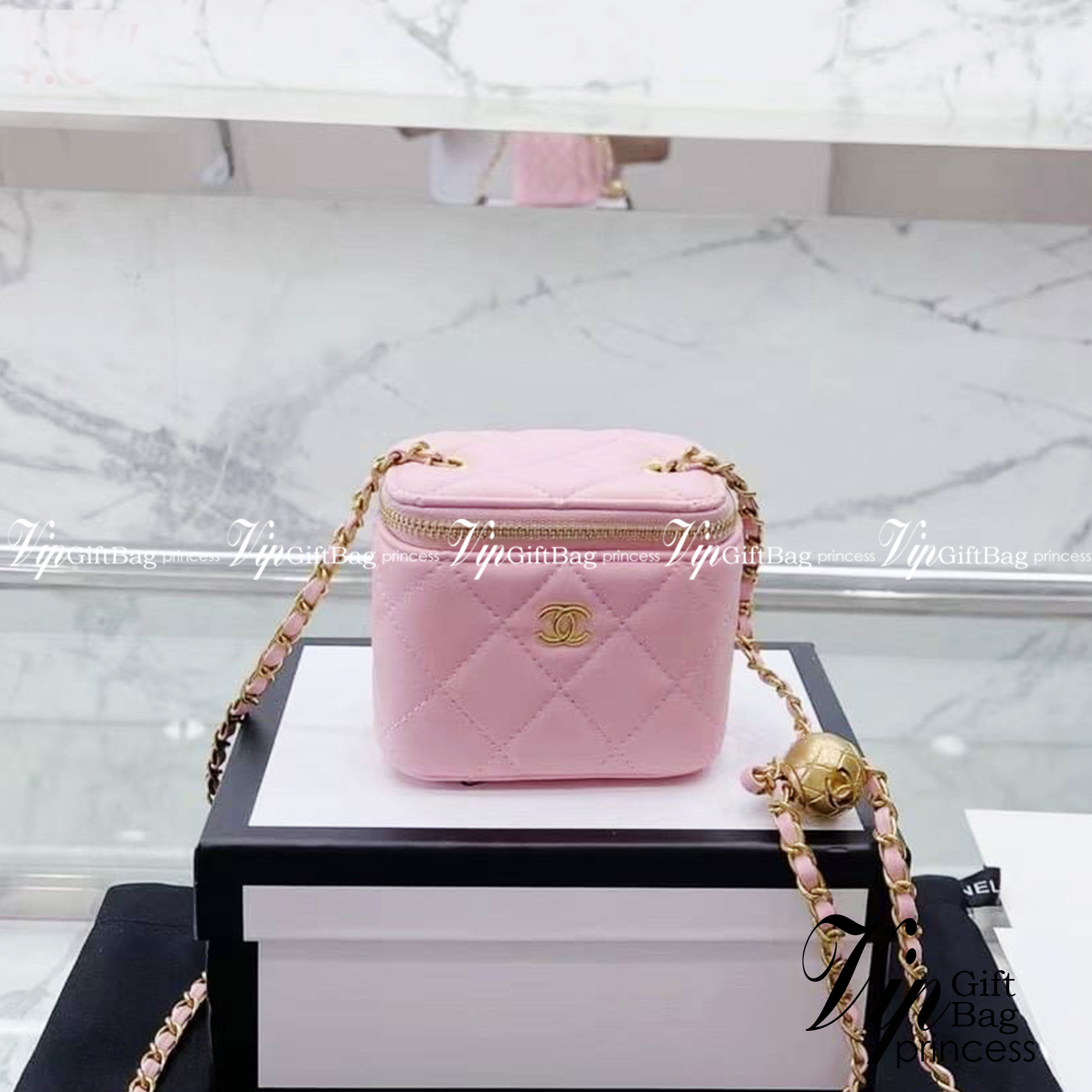 Chanel Pearl Crush Mini Vanity / Chanel Vanity crossbody bag กระเป๋าทรงกล่องใบเล็กน่ารัก งานหนังสวย ตอบโจทย์และครองใจสาวๆ ได้อย่างแท้จริง