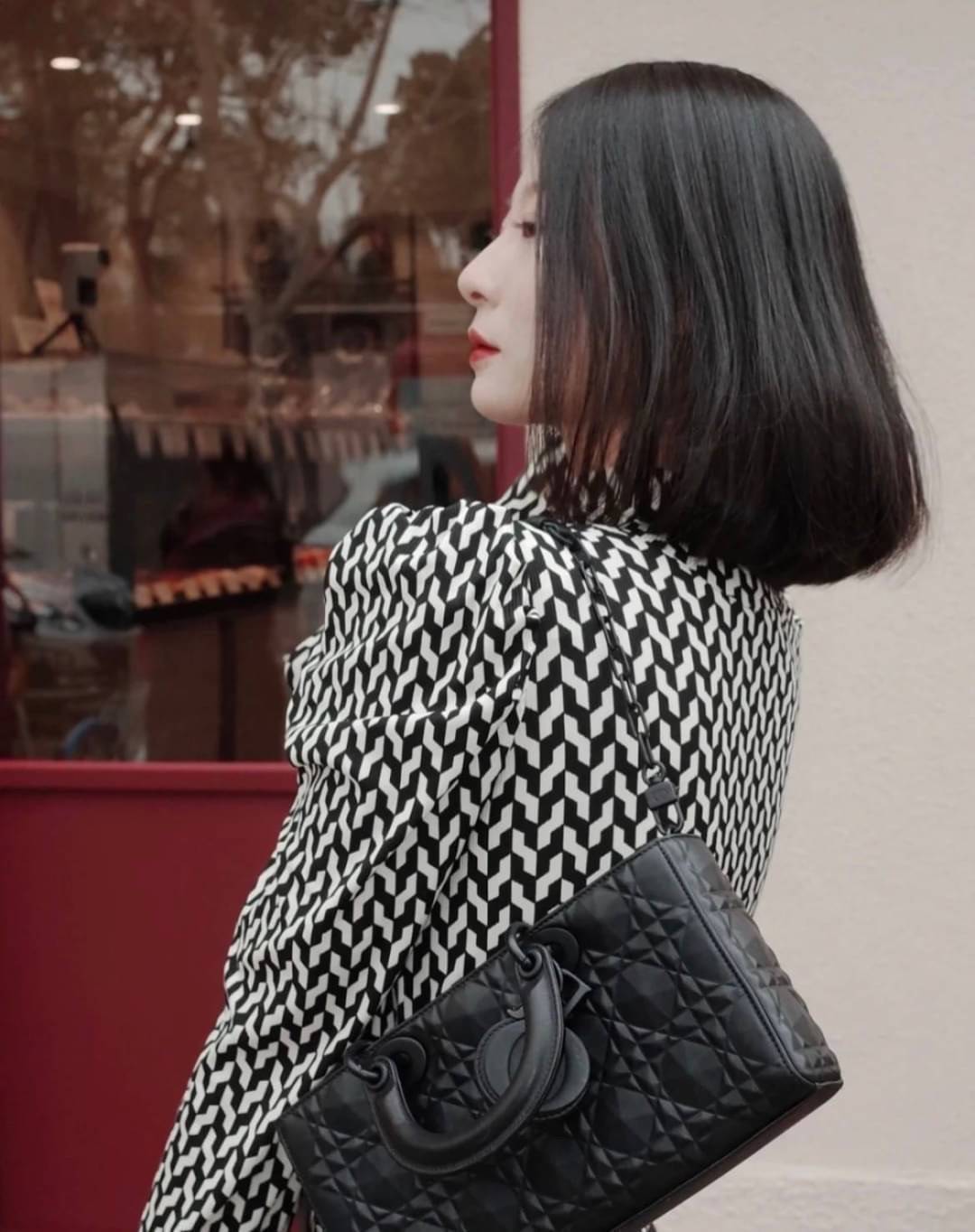 พร้อมส่ง DIOR LADY D-JOY BAG Cannage Calfskin with Diamond Motif / CD LADY D-JOY BAG ดีไซน์ใหม่ อัพเลเวลความหรู กับกระเป๋าสะพายข้างที่รอบนี้ดีไซน์รูปทรงโฉมใหม่ ใช้งานง่ายขึ้น สะดวกใช้มากขึ้น