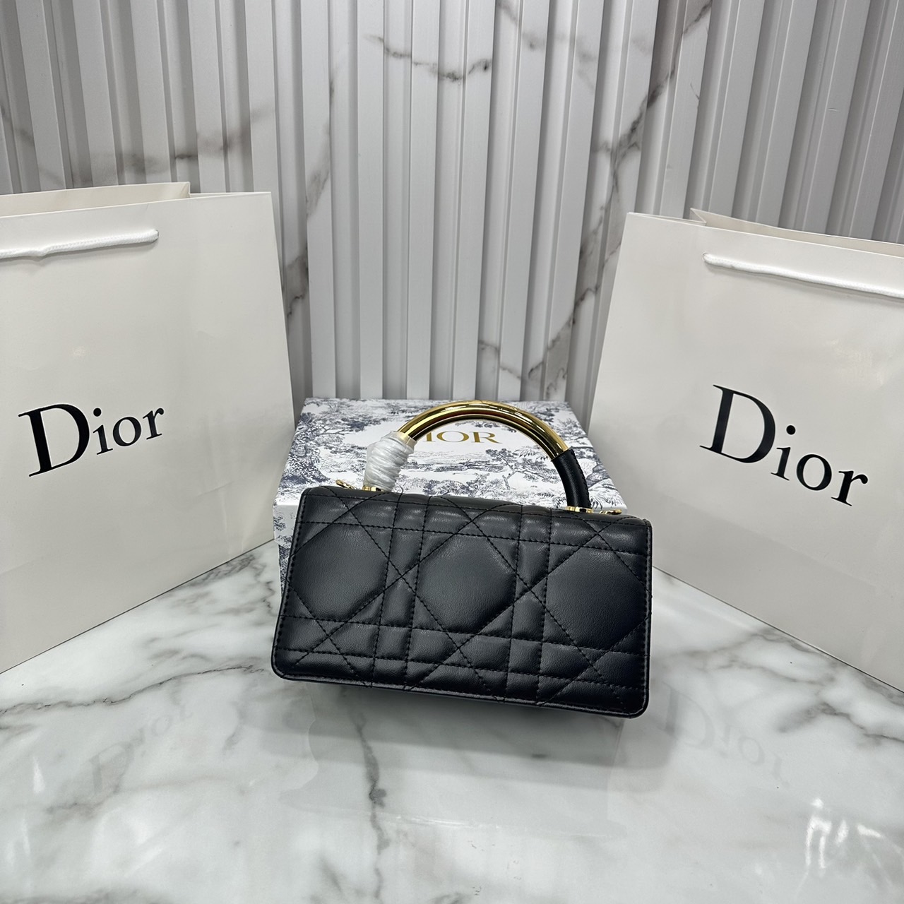 8" DIOR Mini Dior Ange Bag / Dior Clutch Bag Macrocannage CD clasp with white resin pearl กระเป๋าถือพร้อมสายสะพาย ประดับตัวล็อคมุก สวยงามเหนือกาลเวลา เกรดออริ 1:1