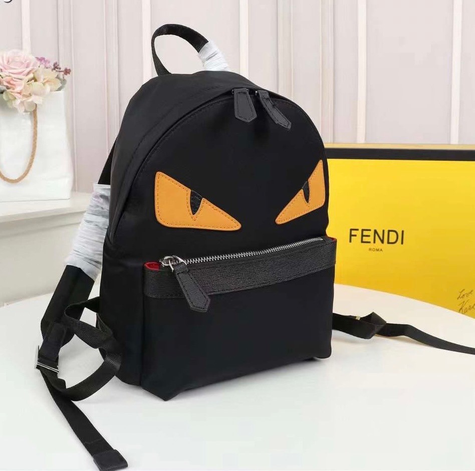 FENDI monster backpack เกรดออริจินอล FENDI Unisex Calfskin Nylon Logo Backpack กระเป๋าเป้เฟนดิ รุ่นยอดนิยมเอกลักษณ์แบรนด์ จุของได้เยอะ ใช้ได้ทั้งชายหญิง พกใบนี้ใบเดียวเอาอยู่ เป็นหนึ่งคอลเลคชั่นเด็ดที่สุดแห่งปีเลยจ้า