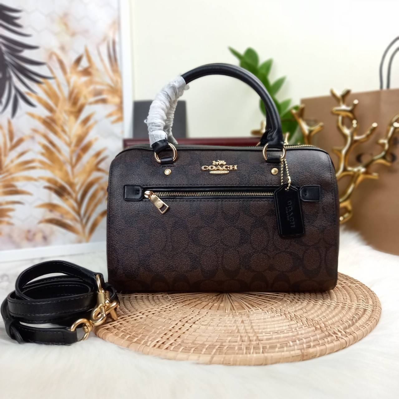 COACH ROWAN SATCHEL IN SIGNATURE CANVAS (COACH F83607)🌺ระดับตัวTOP ยกให้เธอเลย กับรุ่นนี้💃//หมอน 10" รุ่นมีช่องซิปด้านหน้า สามารถแยกเก็บของสำคัญๆได้อย่างเป็นสัดส่วน สำหรับใครที่ชอบกระเป๋าที่จุของได้เยอะๆ รุ่นนี้ตอบโจทย์ได้เลย แนะนำว่า