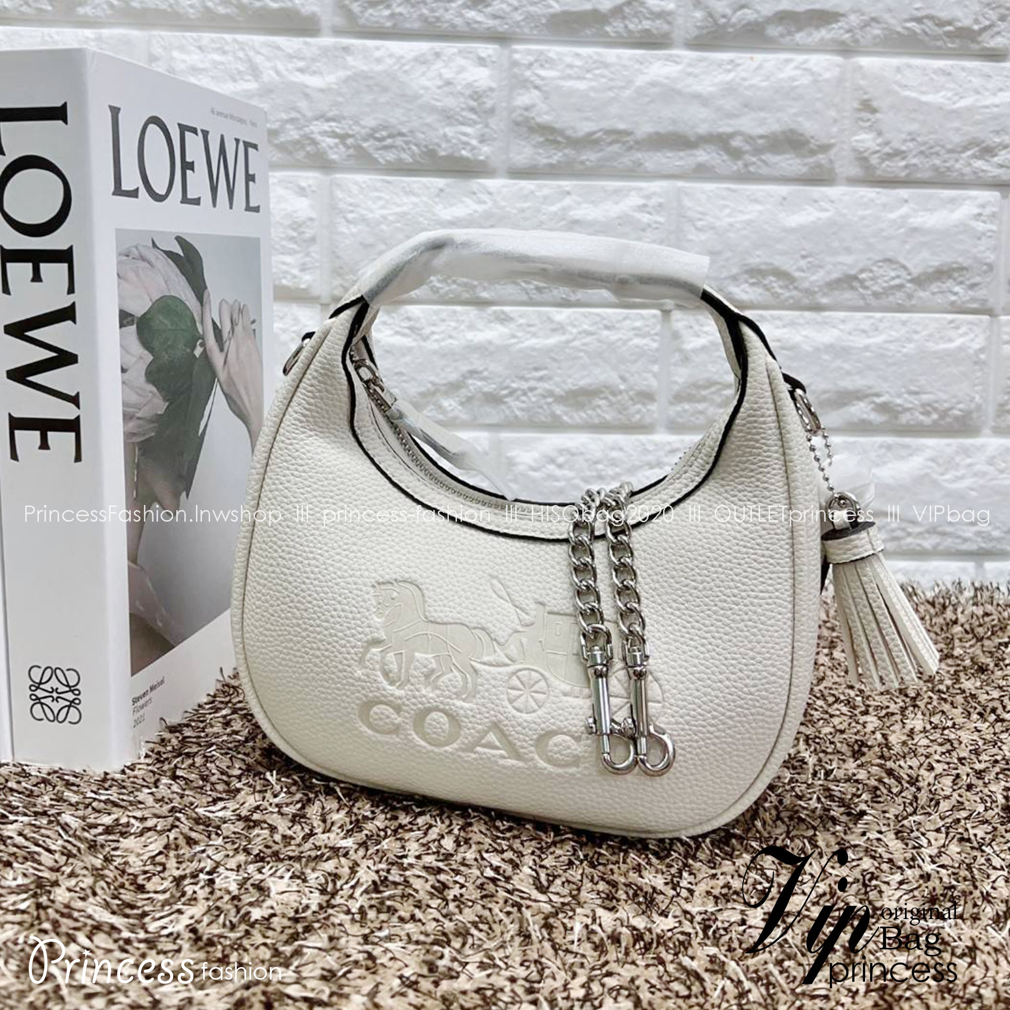 COACH CARMEN MINI CROSSBODY BAG กระเป๋ารูปทรงพระจันทร์โค้งมน น่ารักน่าใช้มากๆ!! เกรดท็อปออริ เกรดดีสุด สลับแท้ 1:1 ใช้ต่างประเทศได้