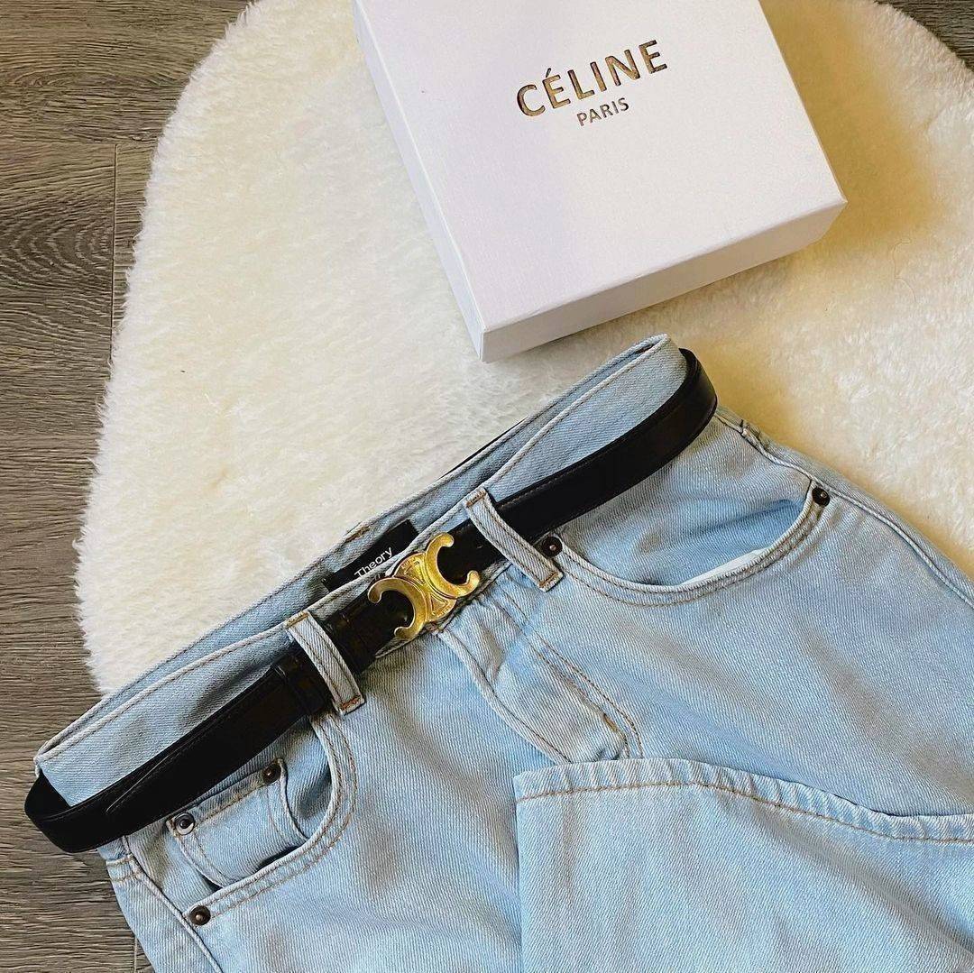 VIP 🥂 Celine Vintage Logo Leather Belt VIP เข็มขัดซีลีนใช้ได้ทั้งชายหญิง วัสดุ Calfskin หนังเรียบสวยหัวเข็มขัดโลโก้แบรนด์แบบ 3D Vintage สีทองสายปรับระดับได้ในดีไซน์เรียบหรูเข้ากับทุกลุ๊คใช้ได้ทั้งชายหญิง สินค้ามาพร้อม Original Package มีการ์ด ถุงผ