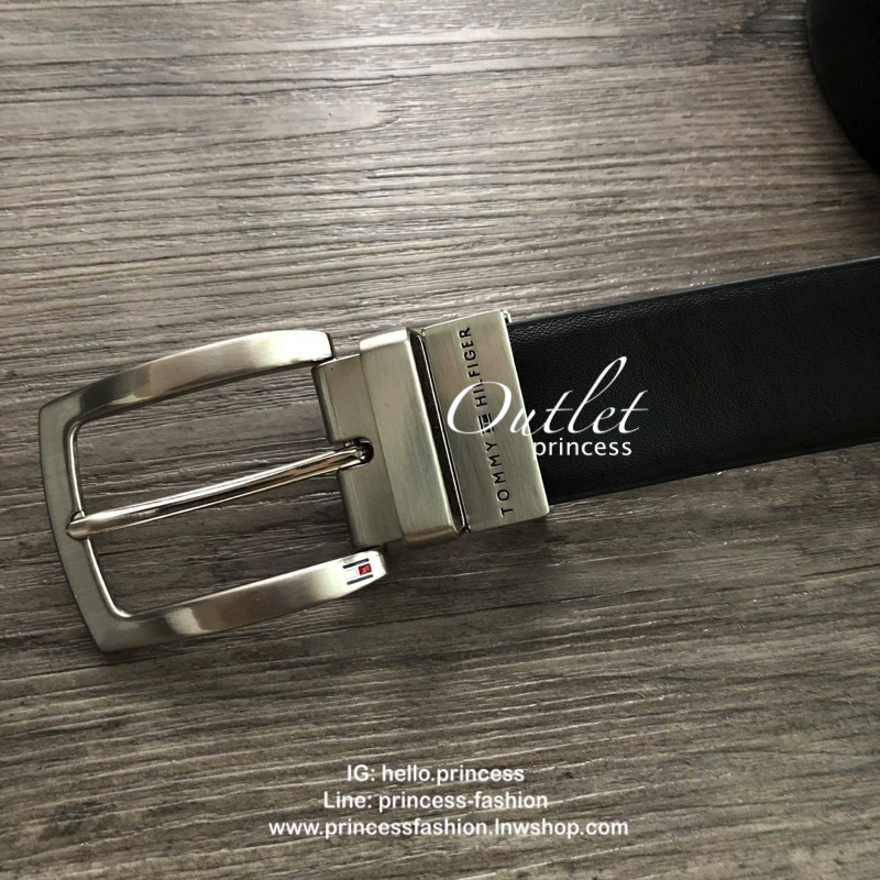 TOMMY HILFIGER Belt and Buckle Set เซตสุดคุ้ม!! เข็มขัด + หัวเข็มขัด 2 ชิ้น จะะมอบเป็นของขวัญหรือใช้เองก็แนะนำเลยค่าา อุปกรณ์ : มาพร้อมที่เจาะรูเข็มขัด + กล่องแบรนด์ + ถุงกระดาษแบรนด์