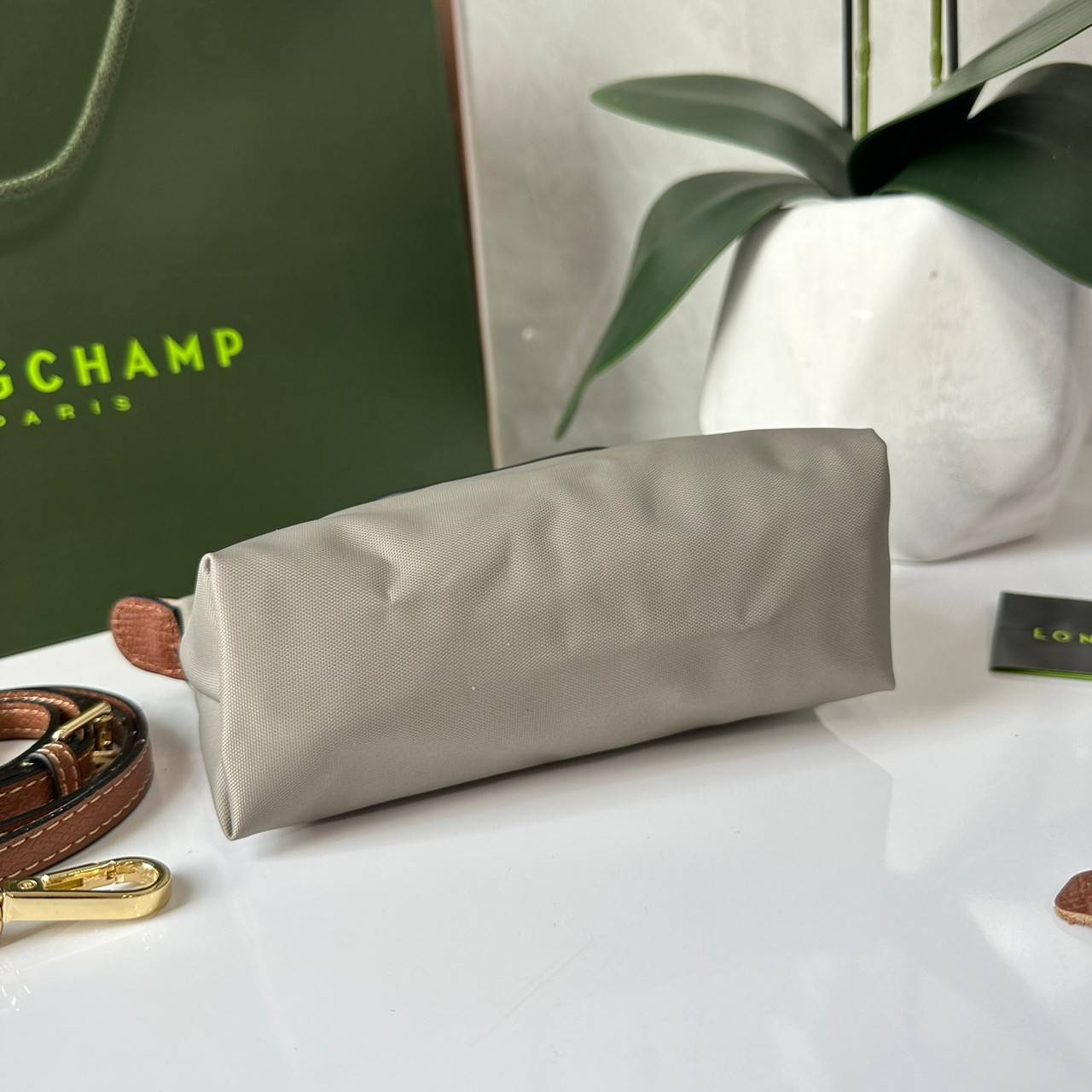 LONGCHAMP LE PLIAGE ORIGINAL Pouch with handle กระเป๋าใบเล็กขนาดกระทัดเหมาะกับใส่ของจำเป็นจุกจิก กันน้ำได้ พร้อมส่ง