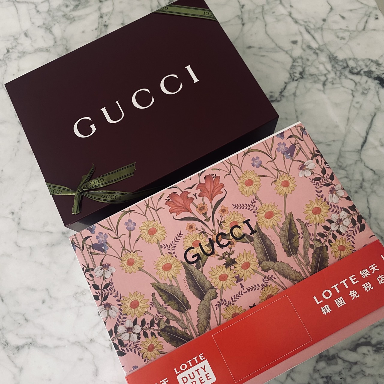 GUCCI GG Marmont Small Shoulder Bag กระเป๋าสะพายรุ่นคลาสสิค แต่งโลโก้สีทองโดดเด่น สวยหรูดูแพงขับผิว อัพลุคได้สบายๆ ด้านหลังดีไซน์รูปหัวใจ 🖤