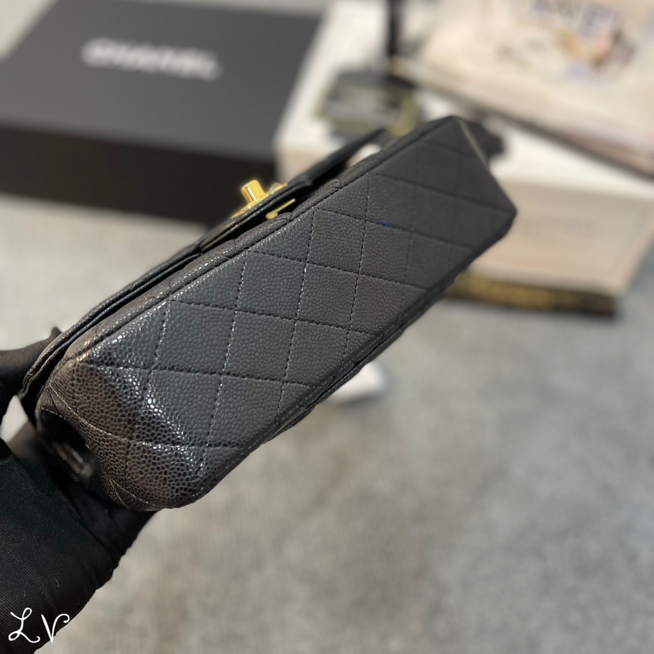 Chanel Classic 9" / Chanel Bag พร้อมส่ง กระเป๋าสะพายรุ่นยอดนิยม งานหนังสวยมาก มาพร้อมกล่อง อปก ครบเซ็ท ใช้งานต่างประเทศได้ ภาพถ่ายจากงานขายจริง