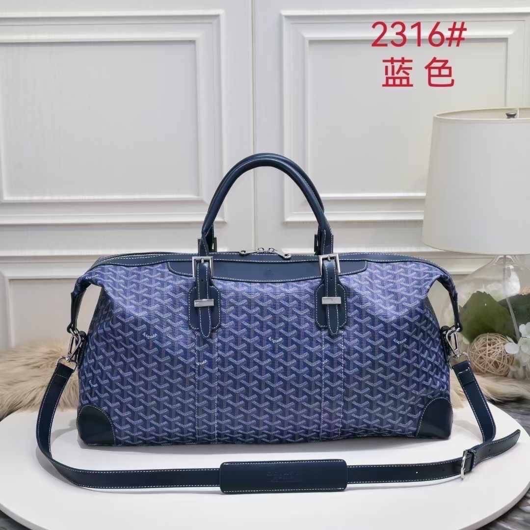 Goyard Boeing Travel 55 Duffle Bag กระเป๋าเดินทางใบใหญ่ ดีไซน์สวยคลาสสิกเป็นเอกลักษณ์ ไอเท็มที่จะทำให้การเดินทางไม่ธรรมดาอีกต่อไป ด้วยดีเทลความเป็นเอกลักษณ์ เรียบแต่หรู ภายในจุของได้เยอะมาก ใหญ่จริง!! ใบนี้คุ้มค่าราคามากๆ