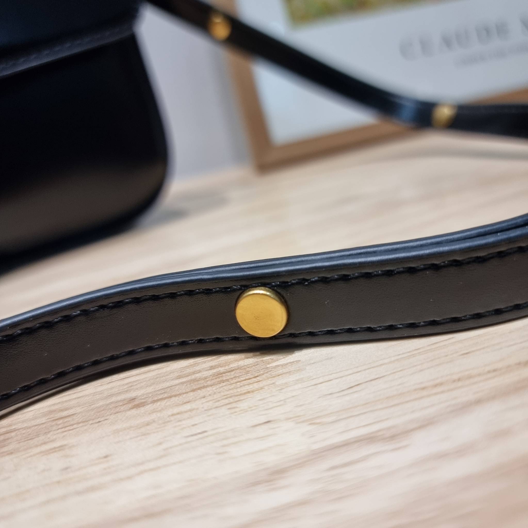 TORY BURCH ROBINSON SPAZZOLATO CONVERTIBLE SHOULDER BAG คอลเลคชั่นใหม่ สวยก่อนใคร ในราคาสุดคุ้ม! กับกระเป๋าสะพายไหล่ ดีไซน์สุดหรู หนังแก้วเงาสวยคม สีผู้ดี รูปทรงใช้งานได้ทุกลุค