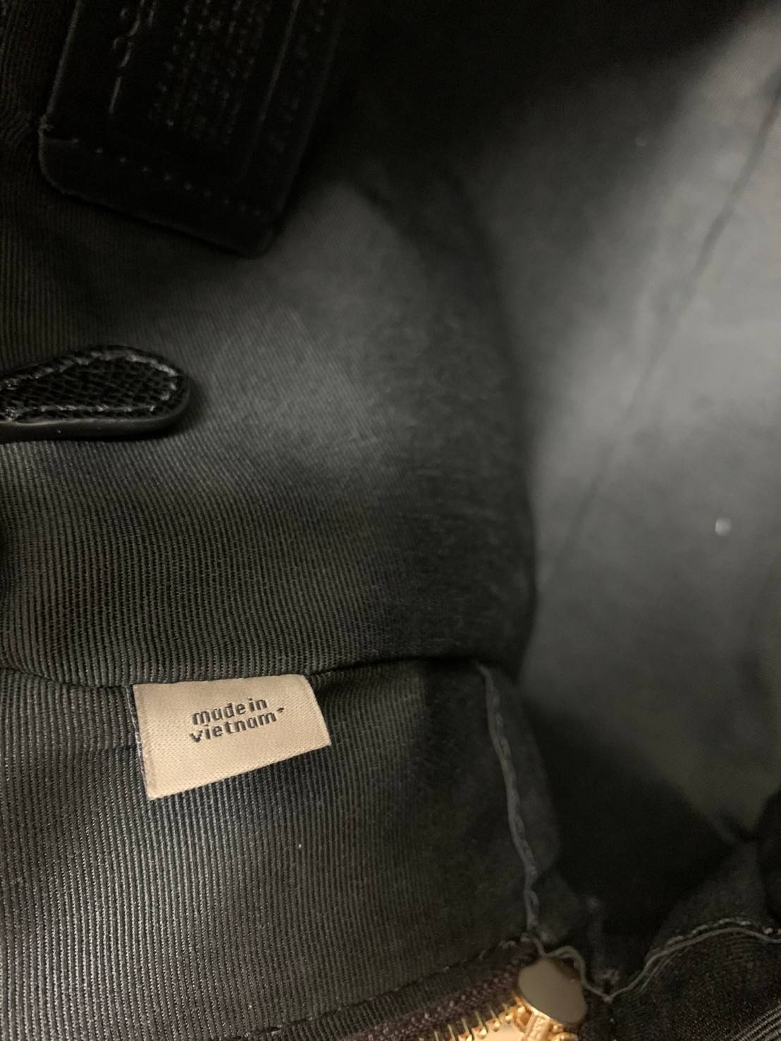 COACH JORDYN BACKPACK IN BLOCKED SIGNATURE ((76622//76624//76715)) พร้อมส่ง กระเป๋าสะพายหลังแบบมีหูหิ้ว หนังแท้ หนังนิ่มอย่างดีเลยค่า ด้านหน้ามีช่องซิปหนึ่งช่องสำหรับใส่ของจุกจิกนะคะ เปิดปิดช่องหลักแบบซิปคู่ หัวซิปมีหนังห้อยมาให้ ภายในกระเป๋าโล่งใส่สัมภาร