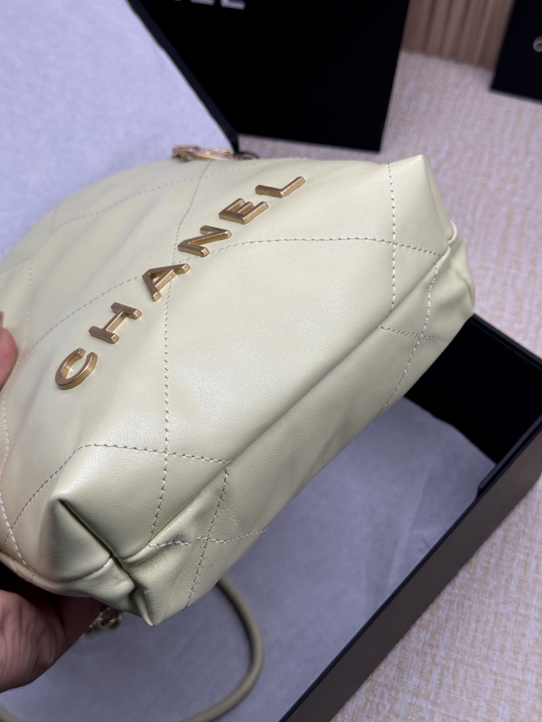 Chanel 22 Mini Handbag With Pearl Chain กระเป๋าทรงโท้ท เกรดออริ สลับแท้ 1:1 ใช้งานต่างประเทศได้