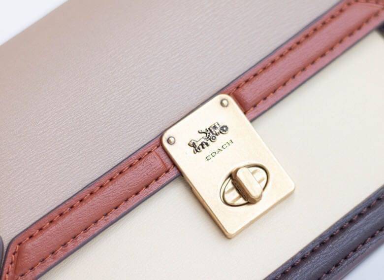 ของแท้ 💯% Coach Hutton Belt Bag In Colorblock ใช้งานได้หลากหลาย สะพายและคาดเอว งานหนังแท้ เก๋มากค่า