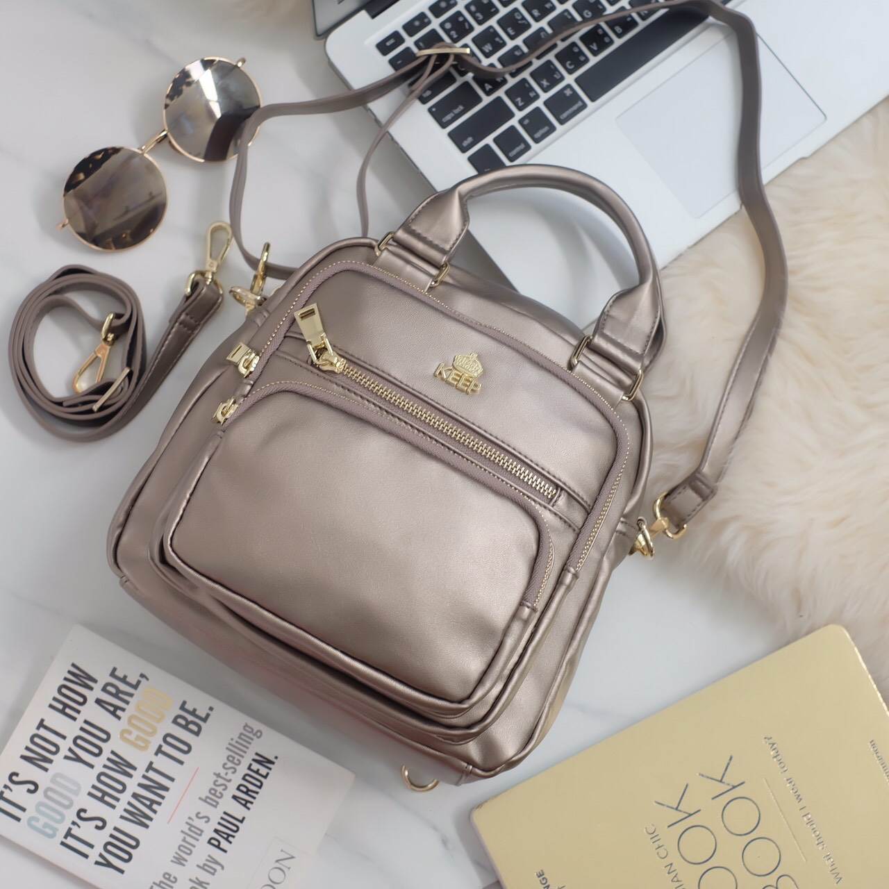 New arrival • KEEP Veeva Backpack • 🎒👟กระเป๋าเป้หนังแกะสังเคราะห์ นิ่มๆ ปรับ ถือ/สะพายได้หลากหลายการใช้งานคะ 👑กระเป๋าเป้สวยๆ 3in1 ปรับการใช้งานได้หลากหลายรูปแบบ ใบนี้ ร้านแนะนำเลยคะ ตัวกระเป๋าเป็นหนังแกะสังเคราะห์ นิ่มมาก น่ำหนักเบ