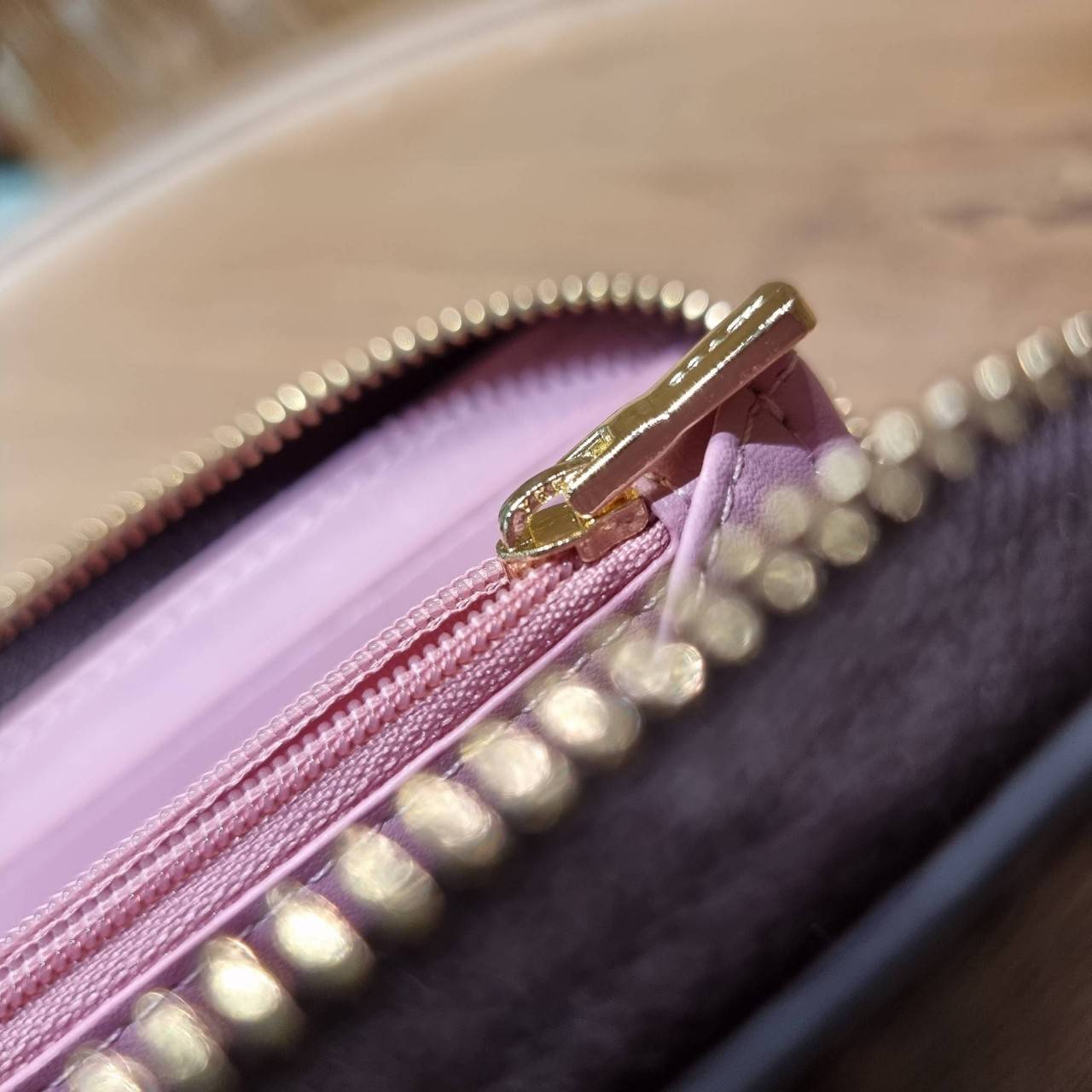 COACH ACCORDION ZIP WALLET IN SIGNATURE CANVAS WITH PRAIRIE ROSE / JUMBO FLORAL / CAMO ROSE FLORAL / MEDLEY BOUQUET PRINT ((F31572/F39189/F26290/F2859)) สวยคลาสสิคไม่มีใครเกิน!! กระเป๋าสตางค์ใบยาว ลวดลายสวย สีสันโดดเด่น วัสดุหนังแคนวาสเคลือบ เปิด-ปิดด้วยซ