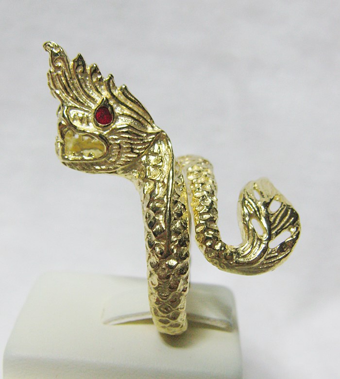 แหวนพญานาคทองเหลืองเกลียว ตาลงยาสีแดง เสริมบารมี โชคลาภค่ะ