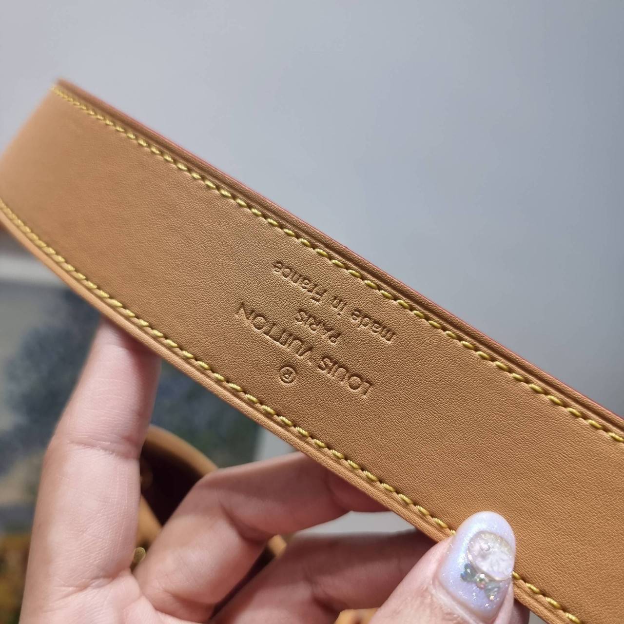 LV CARRYALL BAG ใหม่ล่าสุด รุ่นลิมิเต็ดที่สาวๆตามหา กระเป๋าสะพายไหล่ทรงสวย ดีไซน์เรียบง่ายคลาสสิค หรู ดูผู้ดี รูปทรงใช้งานง่าย มาพร้อมใบลูก ไว้เก็บของจุกจิก