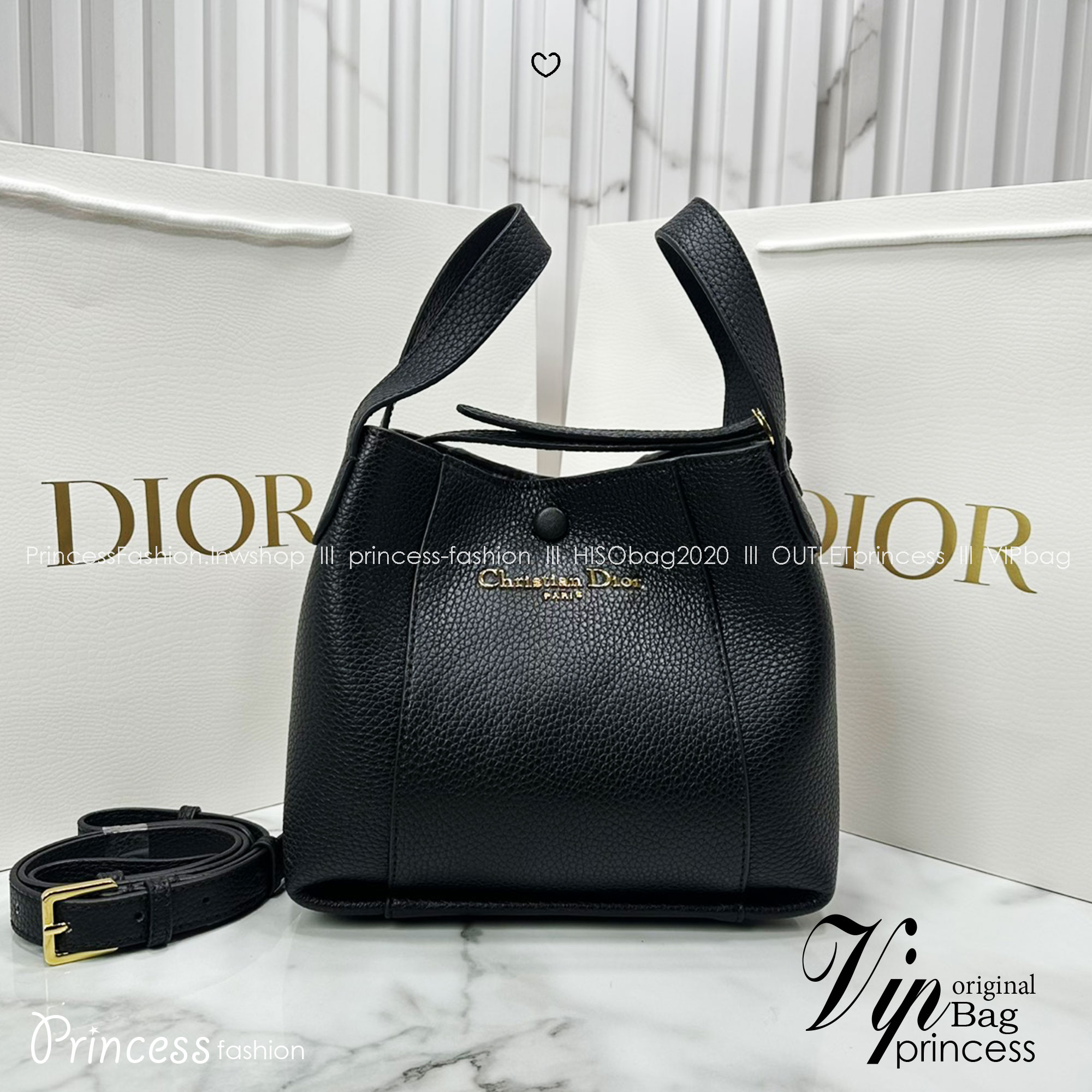 ORI หนังแท้ | DIOR Small Signature Bucket Bag / Dior bucket bag กระเป๋าทรงบัคเกตรุ่นใหม่ล่าสุด มาพร้อมกับการออกแบบที่โดดเด่น และสง่างาม เรียบหรูดูแพง มีรายละเอียดสุดวิจิตร