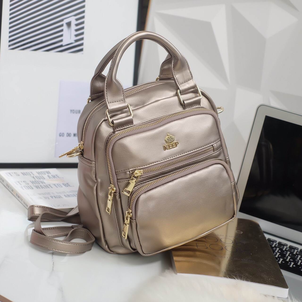 New arrival • KEEP Veeva Backpack • 🎒👟กระเป๋าเป้หนังแกะสังเคราะห์ นิ่มๆ ปรับ ถือ/สะพายได้หลากหลายการใช้งานคะ 👑กระเป๋าเป้สวยๆ 3in1 ปรับการใช้งานได้หลากหลายรูปแบบ ใบนี้ ร้านแนะนำเลยคะ ตัวกระเป๋าเป็นหนังแกะสังเคราะห์ นิ่มมาก น่ำหนักเบ