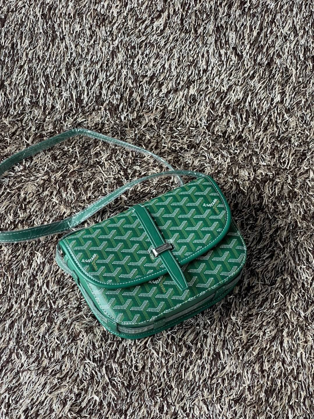 Goyard belvedere pm แบรนด์ดังจากฝรั่งเศส เรัยบหรูแต่ดูสง่า สะดุดตาด้วยลายเฉพาะตัว วัสดุที่นำมาตัดเย็บกระเป๋าเป็นวัสดุผ้าใบ