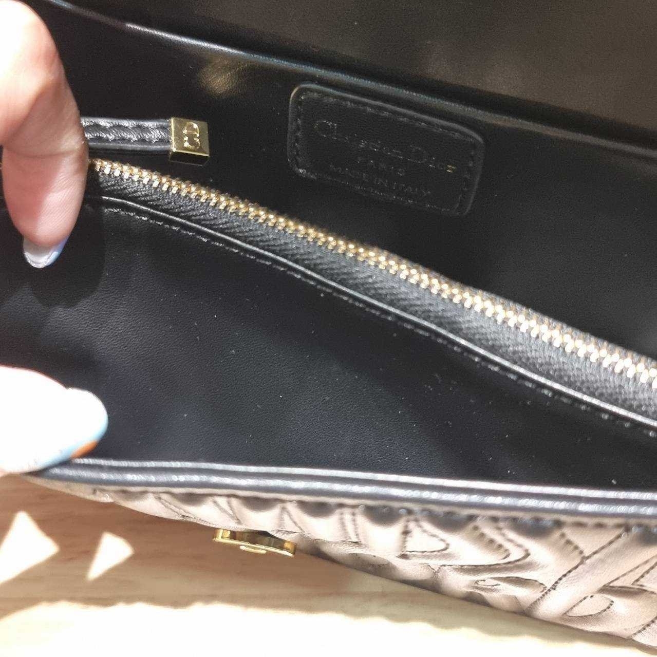 Dior Flap Bag / Quilted Miss Dior Allover Leather Bag กระเป๋าสะพายไหล่สุดลัคชู หรูหราเกินเรื่อง ดีไซน์ใหม่สวยงามด้วยดีเทลฝีเย็บและลายหนังปั๊มนูน