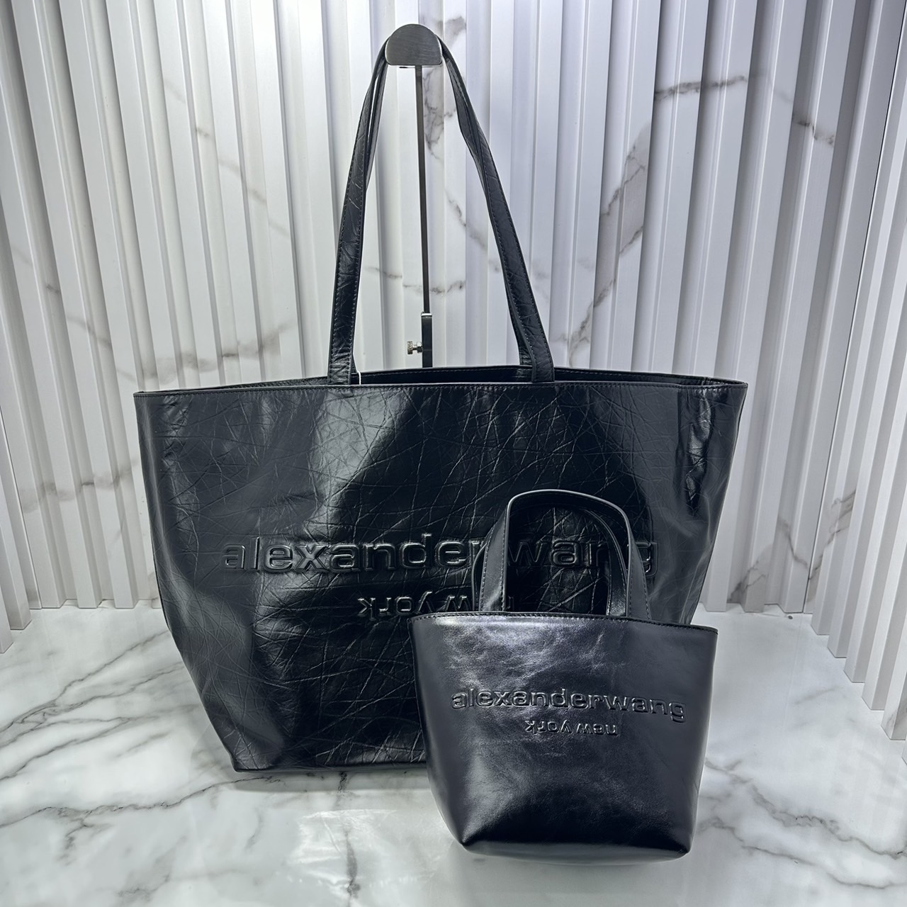 Large ALEXANDER WANG Punch Tote Bag in Crackle Patent Leather กระเป๋าทรงโท้ทใบใหญ่ งานหนังลายยับเต็มใบ เกรดออริ 1:1 ใช้งานต่างประเทศได้