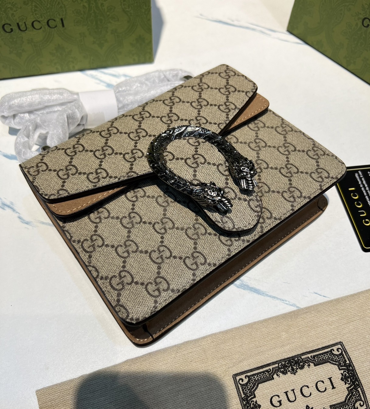 20CM / 7.5" หนังแท้ GUCCI Dionysus GG Supreme mini bag ฮอตไอเท็ม รุ่นนี้ขายดีขายหมด สวยหรู คุณหนู ผู้ดีมาก!! นานๆ มาจะมาน้าา รุ่นหายากค่ะ กระเป๋าสะพายข้าง ดีไซน์อยู่ทรง ขนาดกำลังสะดวกใช้สำหรับสาว วัสดุหนังแท้เต็มใบ ภายในแบ่งสัดส่วนได้เป็นอย่างดี งานจ