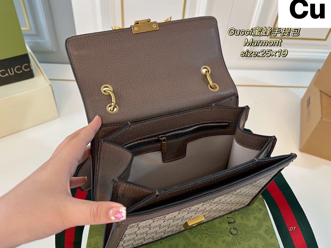 GUCCI Queen Margaret Bee top handle bag กระเป๋าถือลิมิเต็ดด้วยตัวกดล็อครูปผึ้งประดับมุกสวยหรูโดดเด่น มาพร้อมสะพายข้างสปอร์ต ดีไซน์สวยไม่ซ้ำใคร