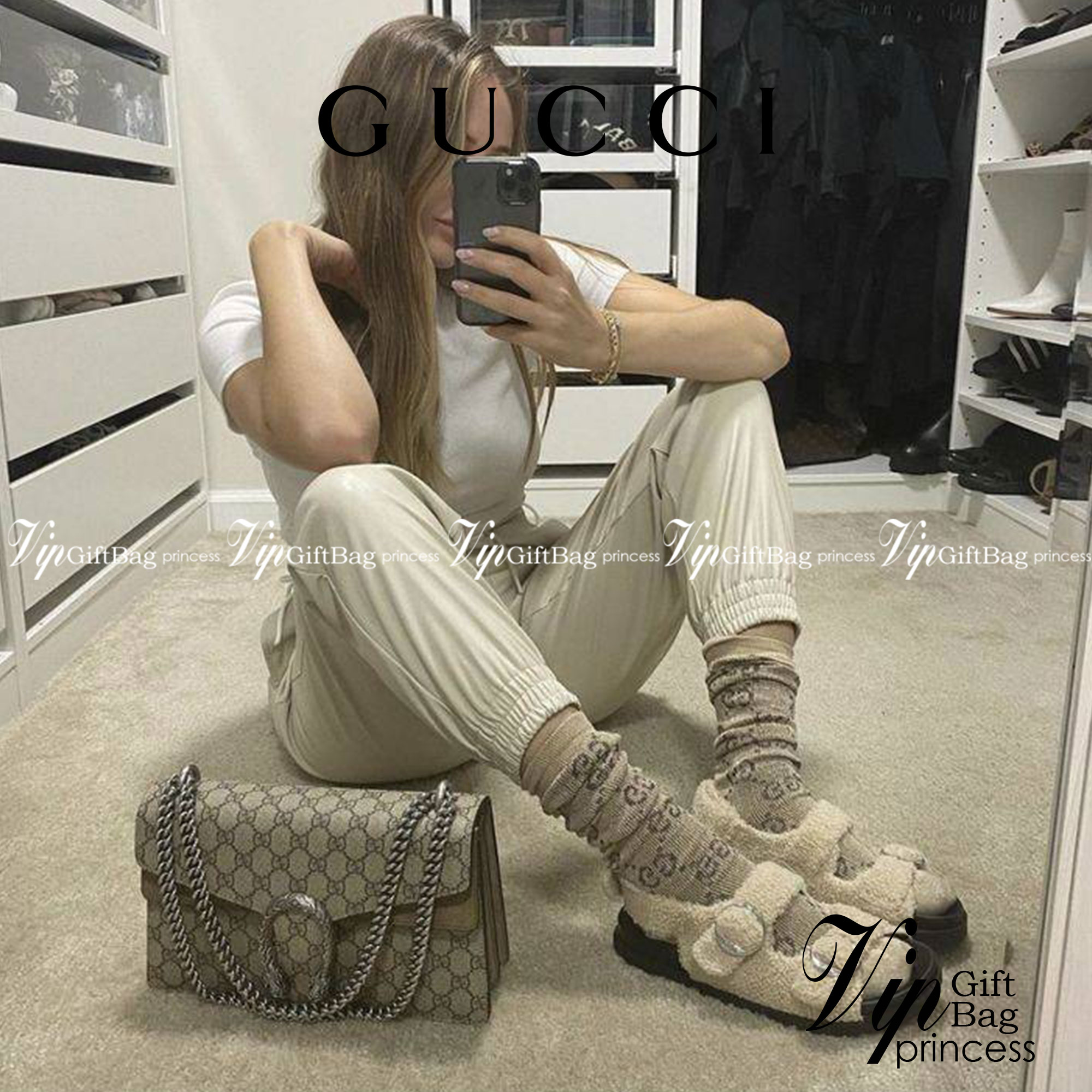 Gucci Small Dionysus GG Shoulder Bag ฮอตสุดไม่มีใครเกิน สวยจริงไม่ทิพย์!! GC CROSSBODY BAG WITH GWP สุดคุ้มจาก duty free กับกระเป๋าสะพายรุ่นที่สาวๆต้องไม่พลาด!! ดึงดูดและสะกดสายตาด้วยอะไหล่ดีเทลหรูรูปหัวสิงโต วัสดุหนังแคนวาส ทนทาน ดูแลรักษาง่าย เปิด-ปิดด้