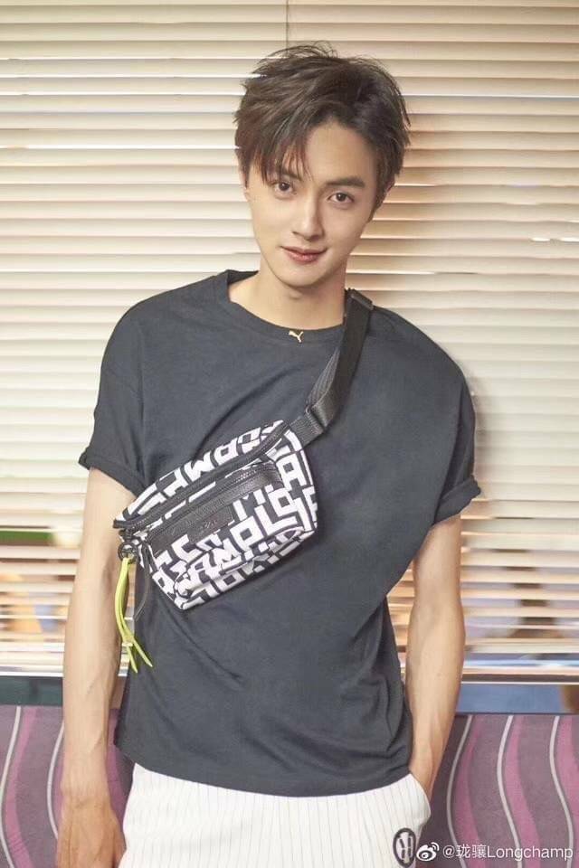 ของแท้ 💯% L ongchamp Le Pliage Graphic Nylon Belt Bag กระเป๋า คาดอก / คาดเอว ลายกราฟฟิก