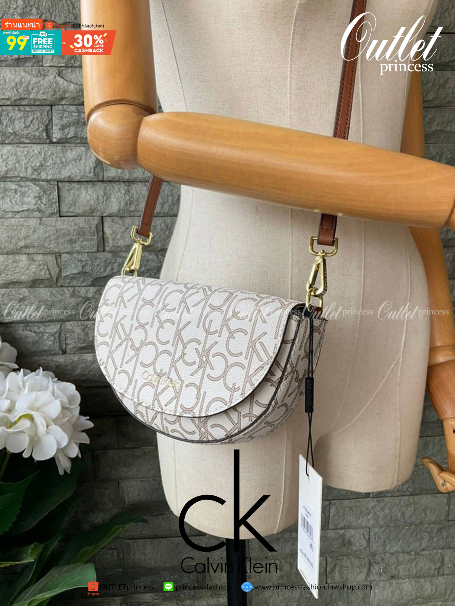ของแท้ 💯% Calvin Klein Monogram Crossbody Bag กระเป๋าสะพายทรงครอสบอดี้ กระเป๋าคลัทช์ ทรงครึ่งวงกลม ขนาดน่ารัก ลายโมโนแกรมรอบใบ