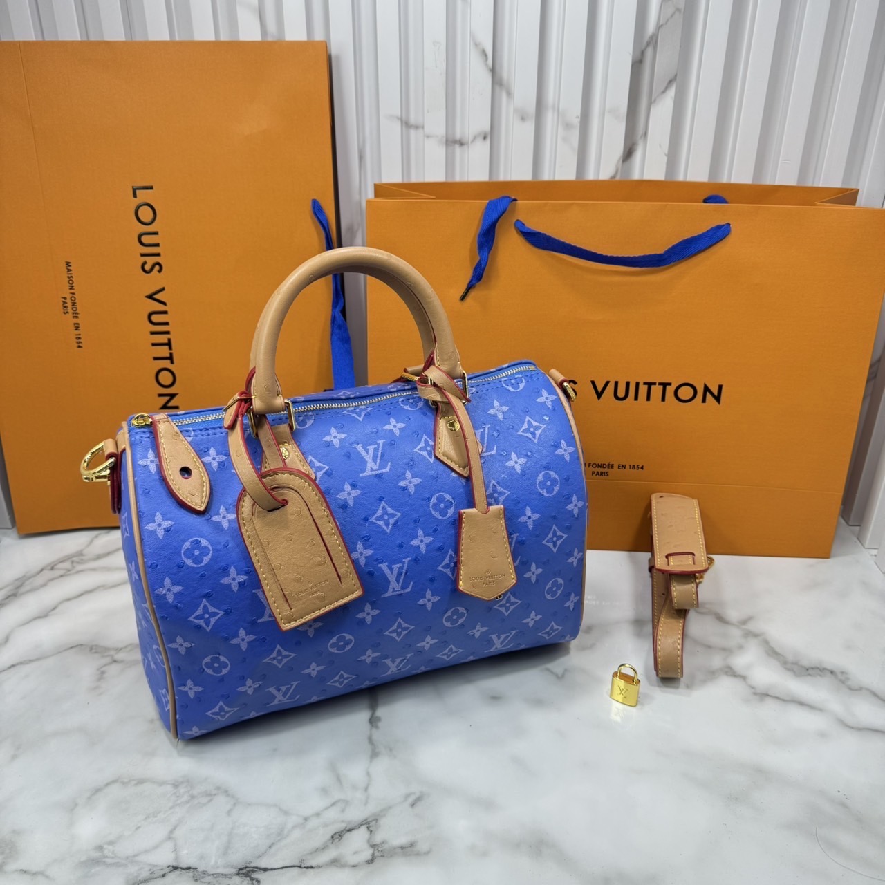 ORI หนังแท้ | LV Speedy P9 Bandoulière 30 Bag กระเป๋าสะพายทรงหมอนสปีดี้ใบใหญ่ คอลใหม่ล่าสุดหรูหราโดดเด่น แต่งลายนูนเพิ่มเท็กเจอร์เต็มใบ รูปทรงใช้งานง่ายสวยตลอดกาล
