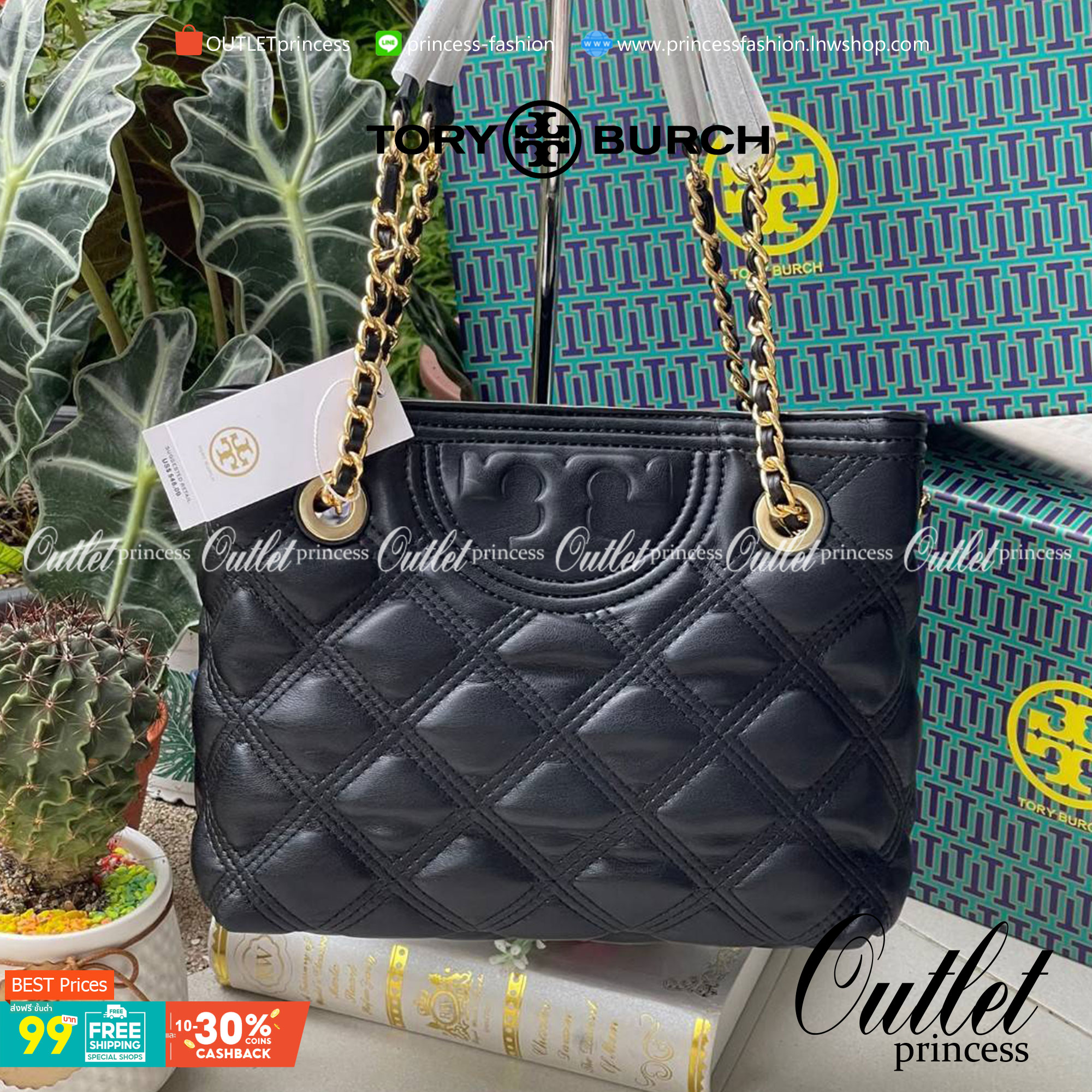 Tory Burch Fleming Soft Small Tote Bag เป็นกระเป๋าสะพายไหล่น่ารัก ๆ สักใบที่มีดีไซน์โดดเด่น สะดุดตา ใน Collection เรียกได้ว่าขายดีอันดับต้น ๆ ของแบรนด์ ใช้ได้ในลุคช์ทางการและกึ่งทางการ ดีเทลการตัดเย็บพิมพ์ลายนูนคู่กับแพทเทิร์นสี่เหลี่ยมทรงเพชร ที่ช่วยเพิ่