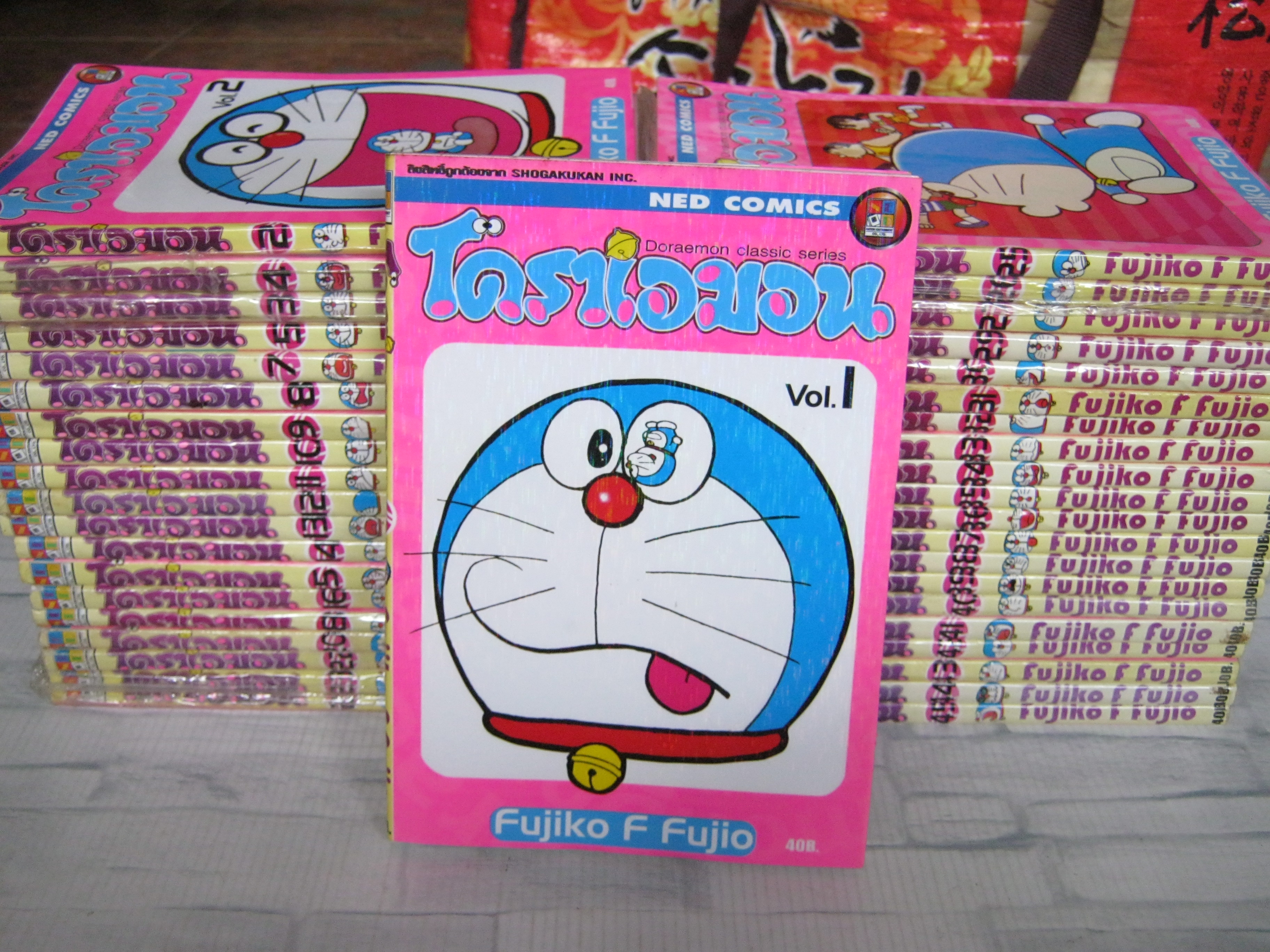 โดราเอมอน ชุด ปกสีชมพู เล่ม 1-45 ( ขาดเล่ม 6,17,19,21,28 ) ( สภาพสะสม ) เล่ม 25 ที่สันมีปั้มหมึก***สินค้าหมด***